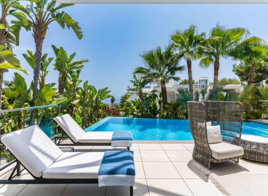 Resale - House -
Sierra Blanca