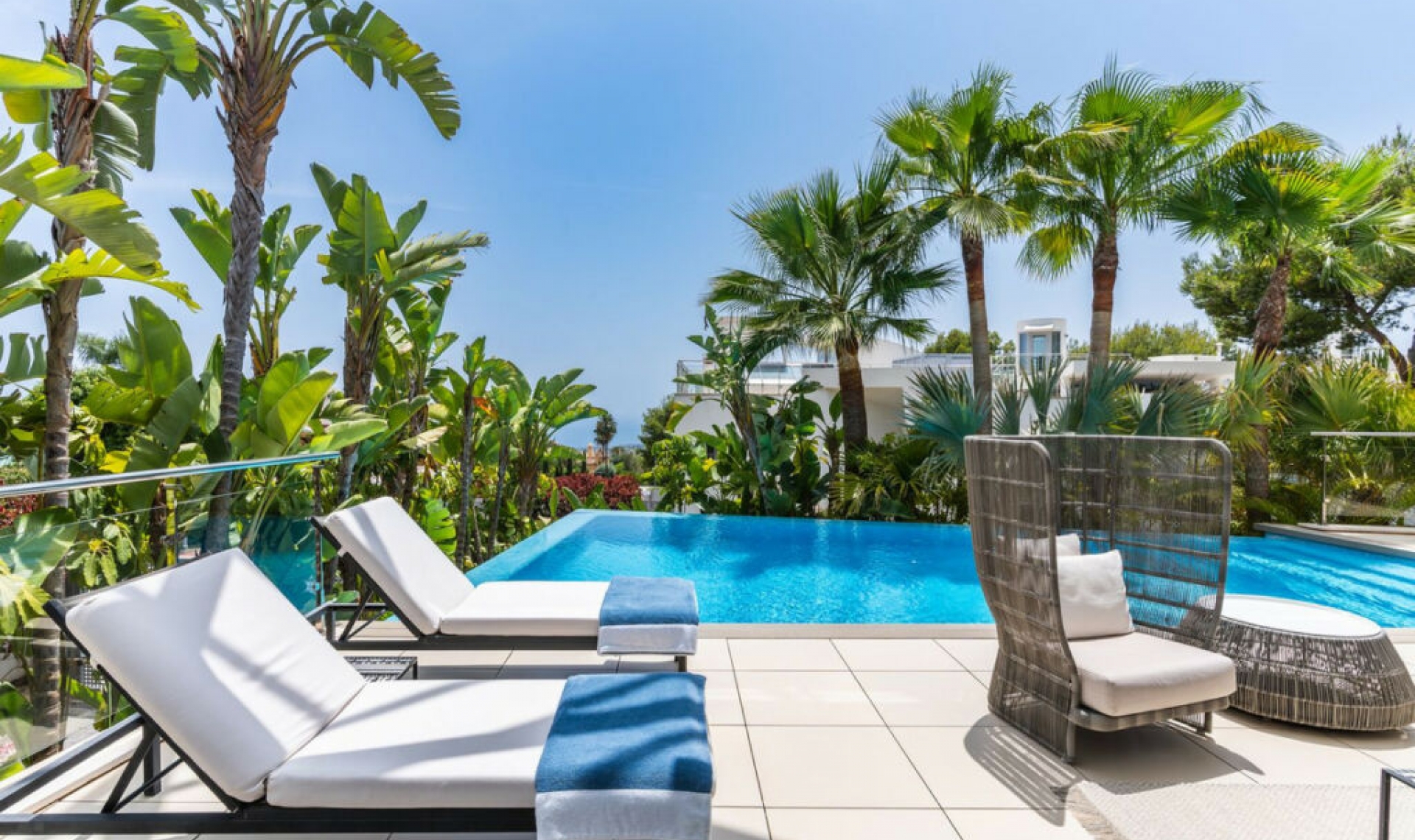 Resale - House -
Sierra Blanca