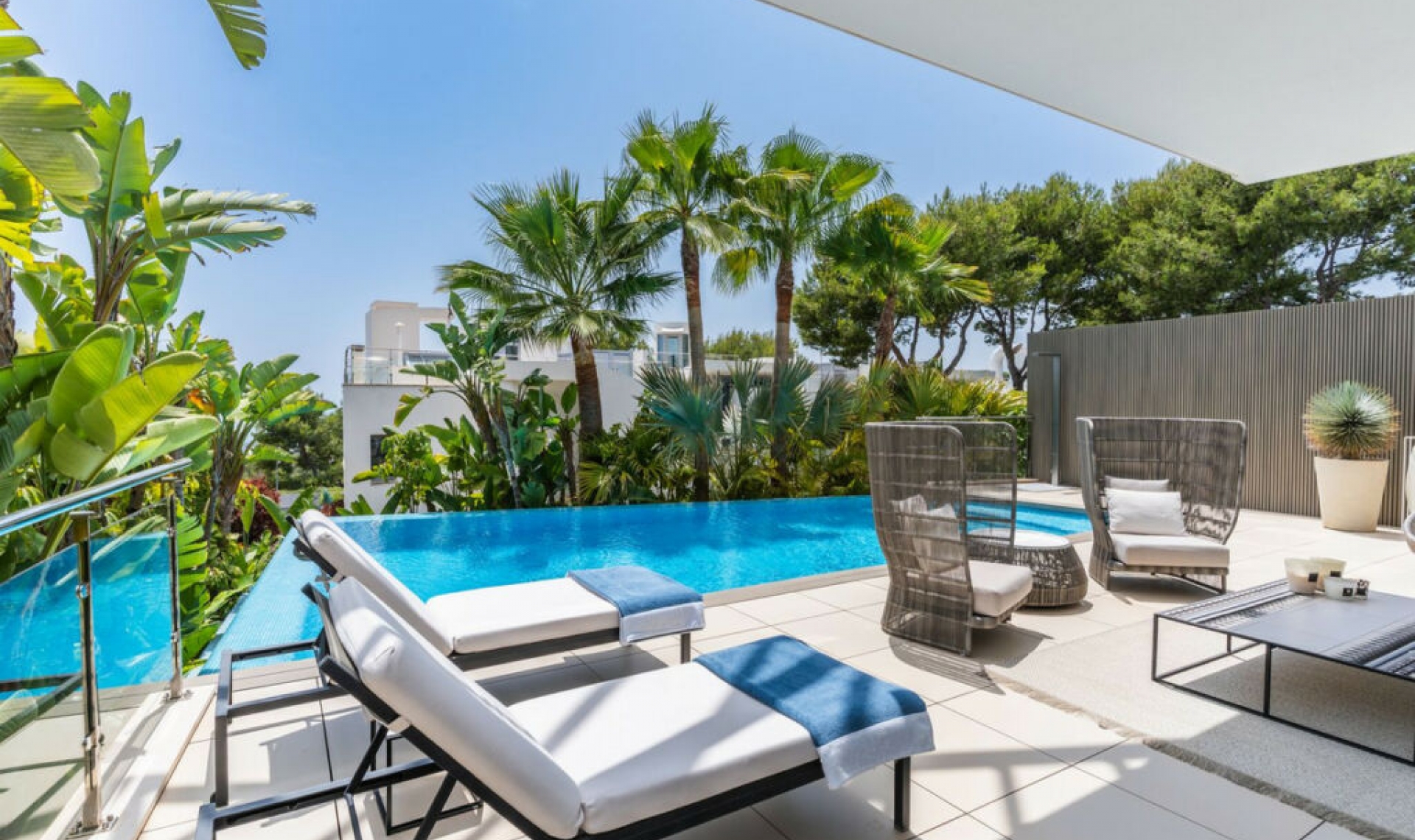 Resale - House -
Sierra Blanca