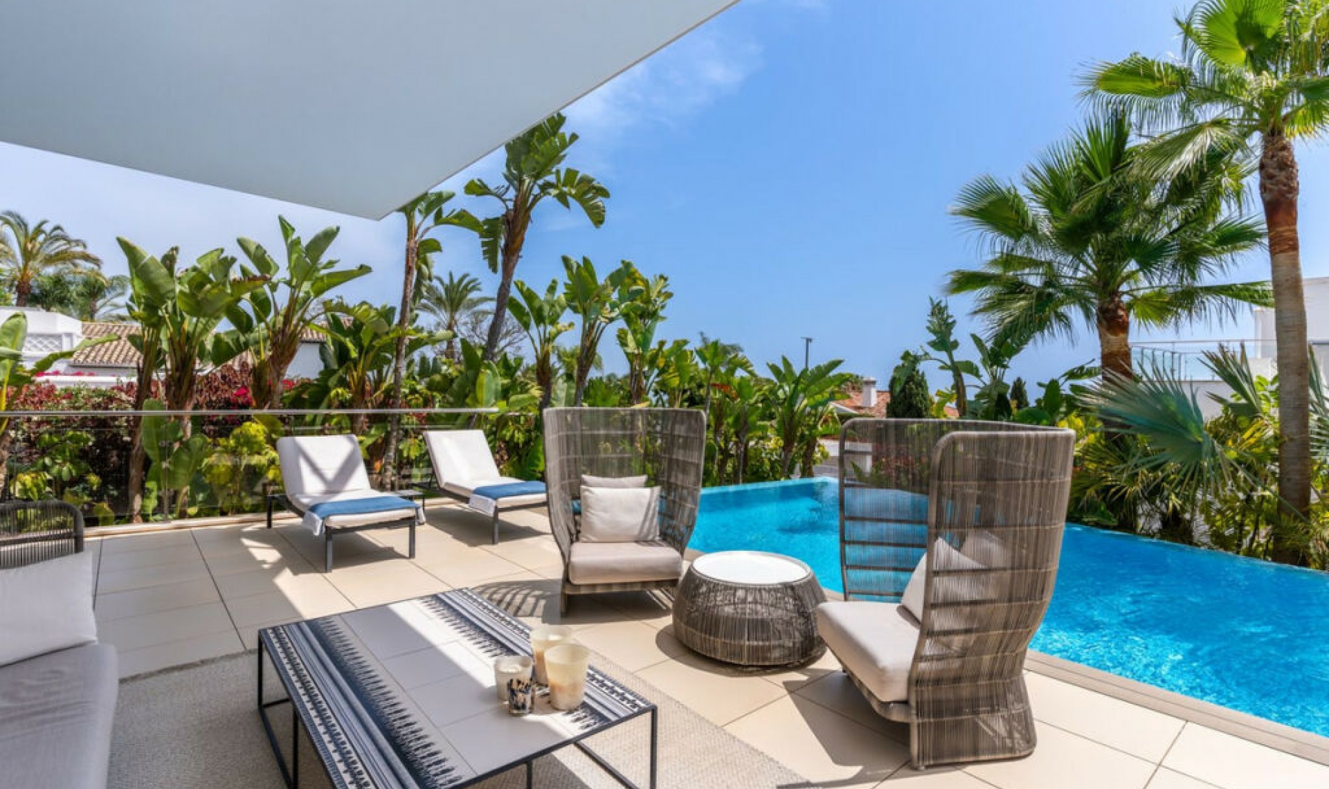 Resale - House -
Sierra Blanca