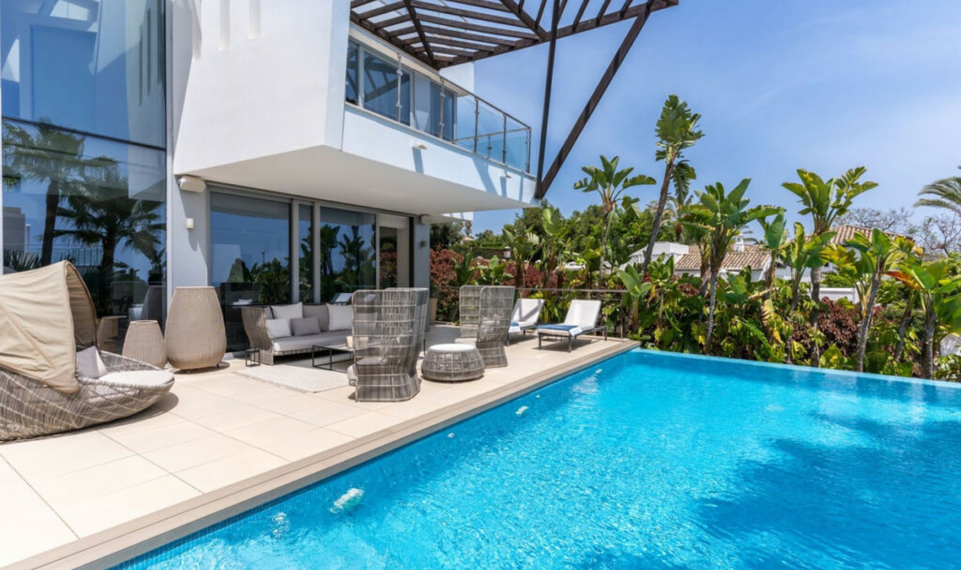 Resale - House -
Sierra Blanca