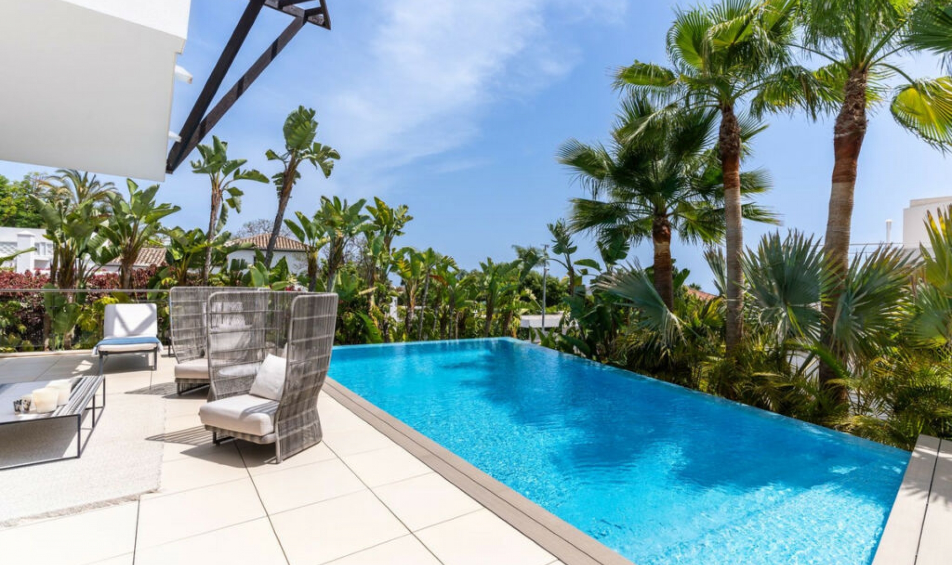 Resale - House -
Sierra Blanca