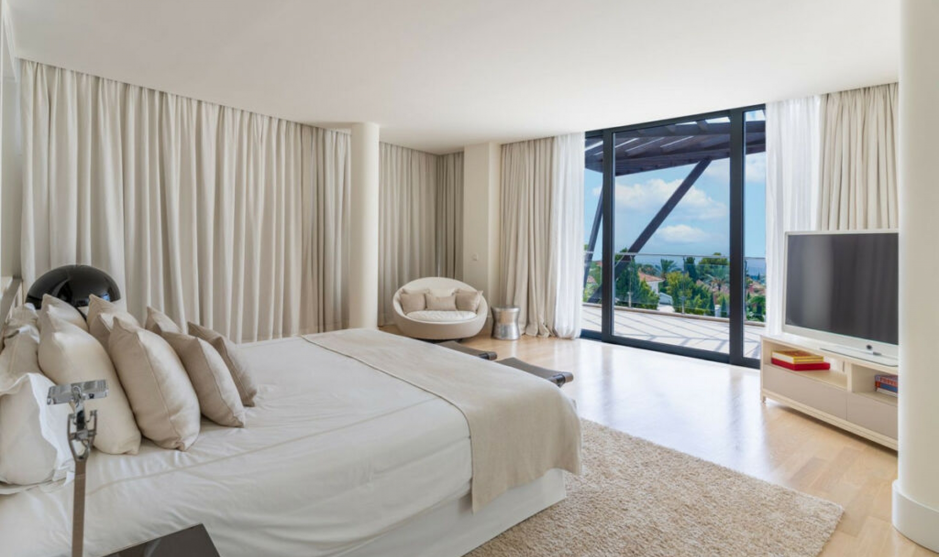 Resale - House -
Sierra Blanca