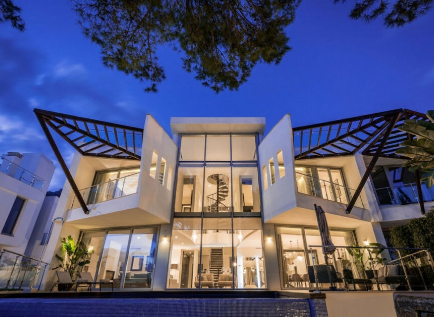 Resale - House -
Sierra Blanca