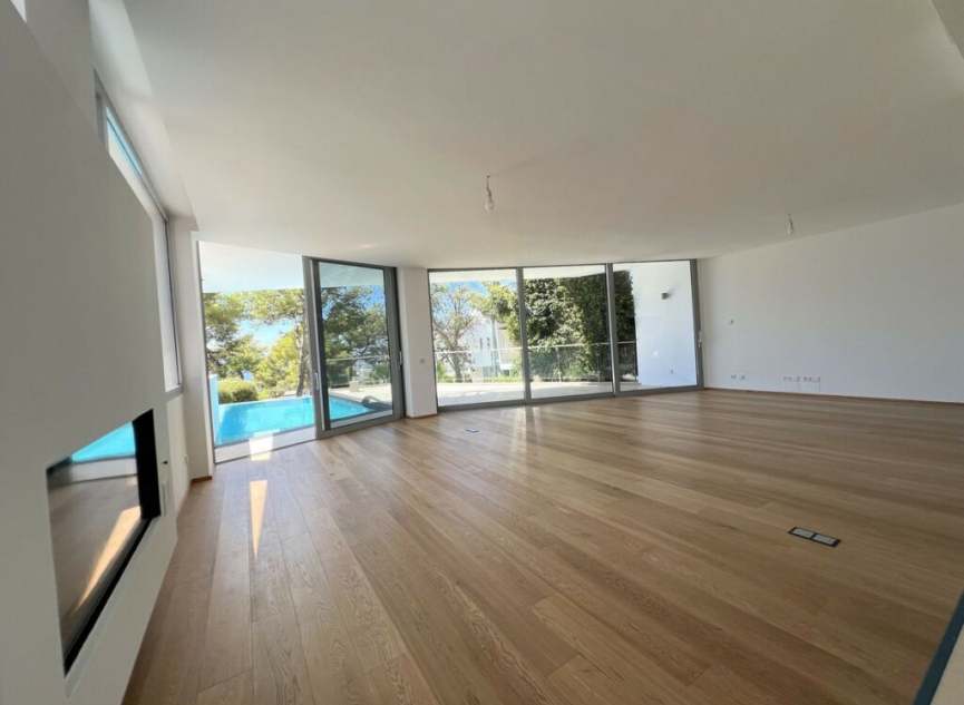 Resale - House -
Sierra Blanca