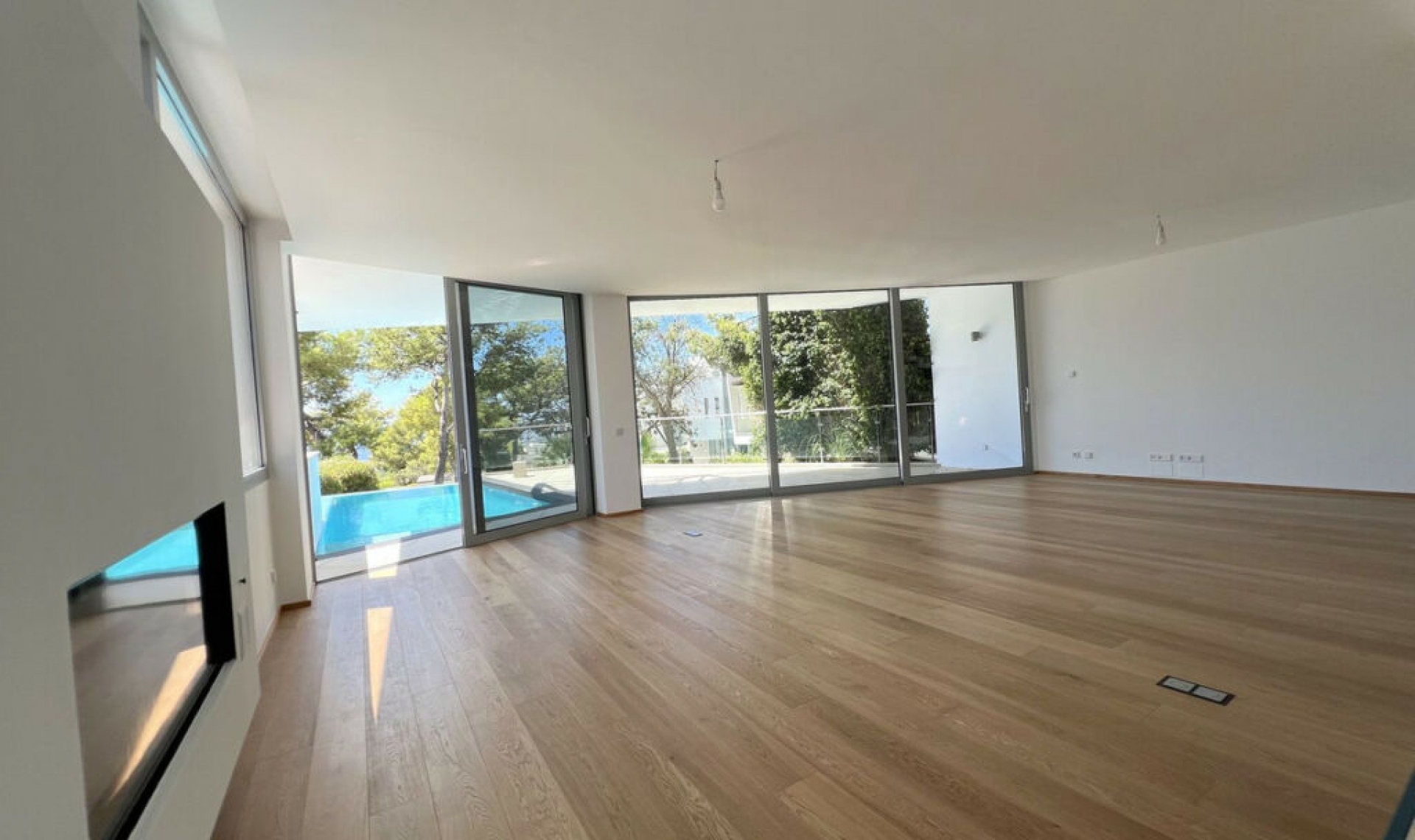 Resale - House -
Sierra Blanca