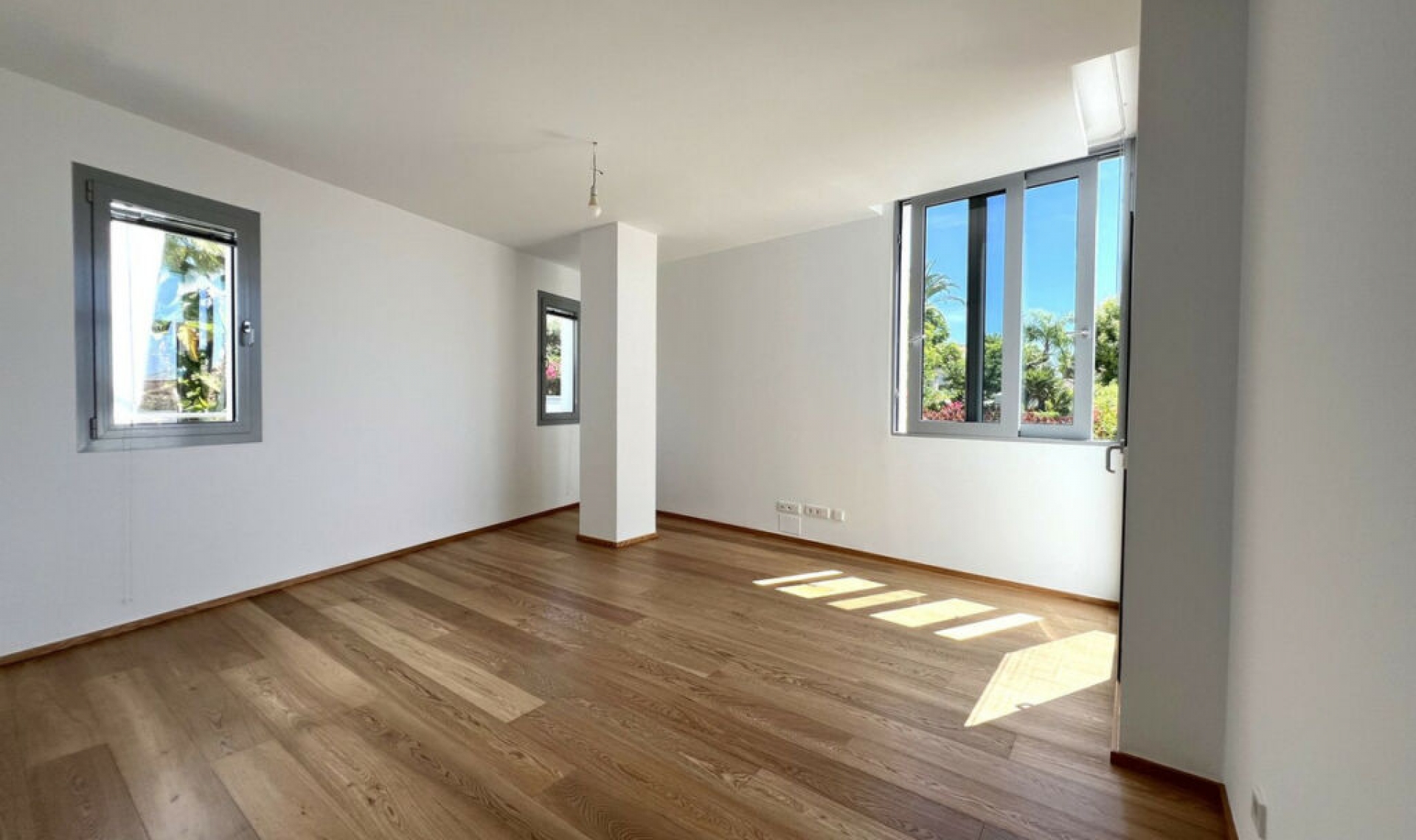 Resale - House -
Sierra Blanca