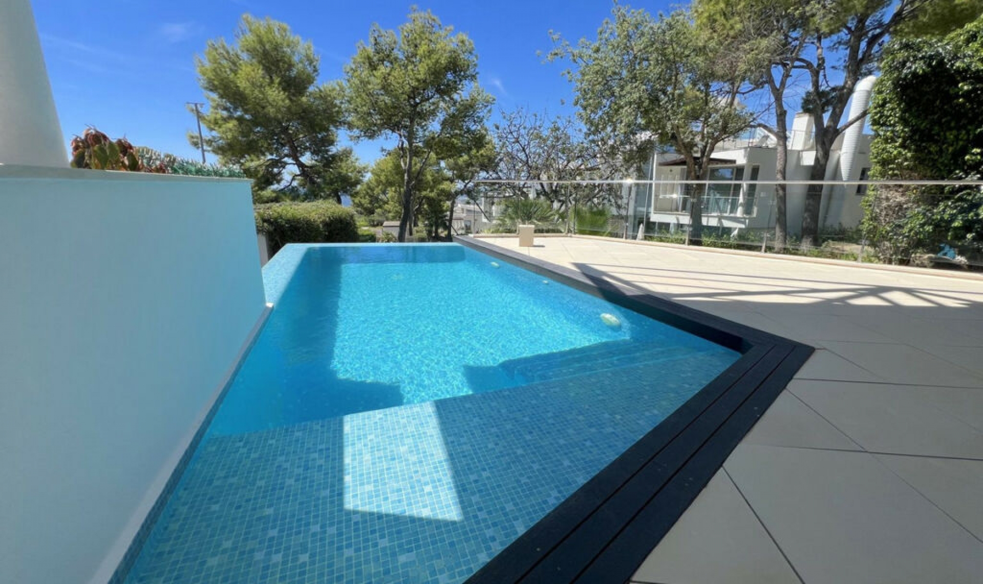 Resale - House -
Sierra Blanca