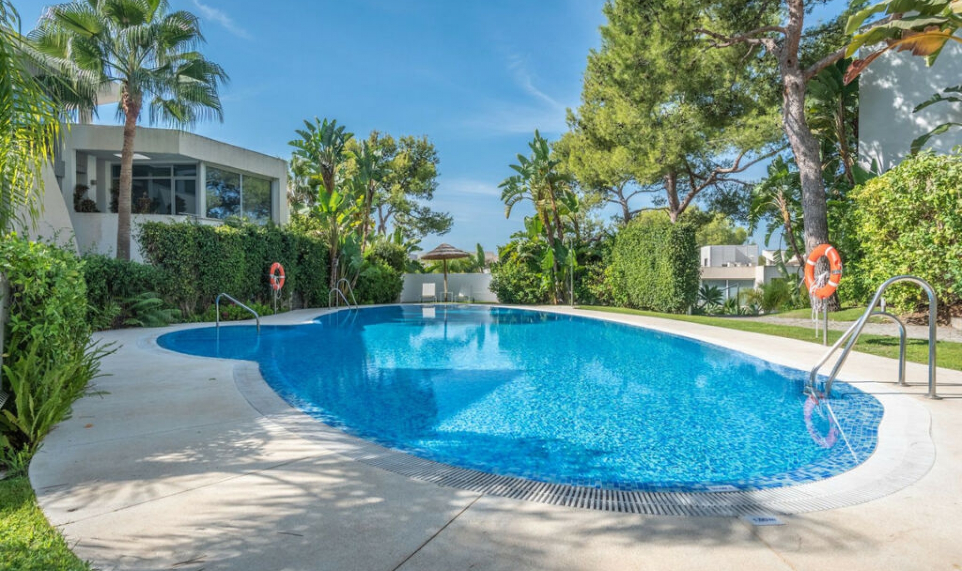 Resale - House -
Sierra Blanca