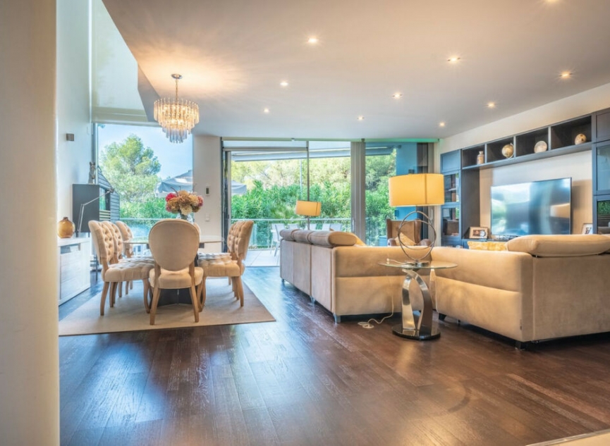 Resale - House -
Sierra Blanca