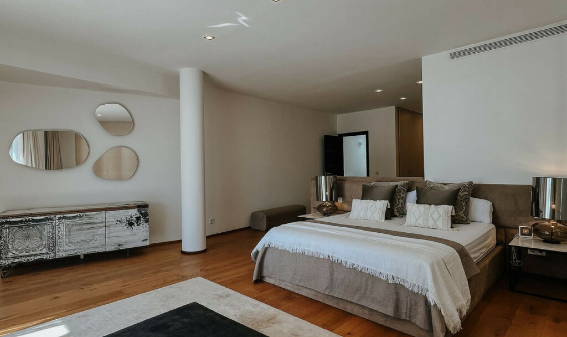 Resale - House -
Sierra Blanca