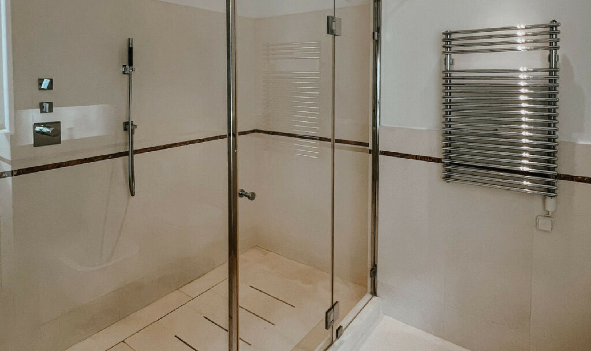 Resale - House -
Sierra Blanca