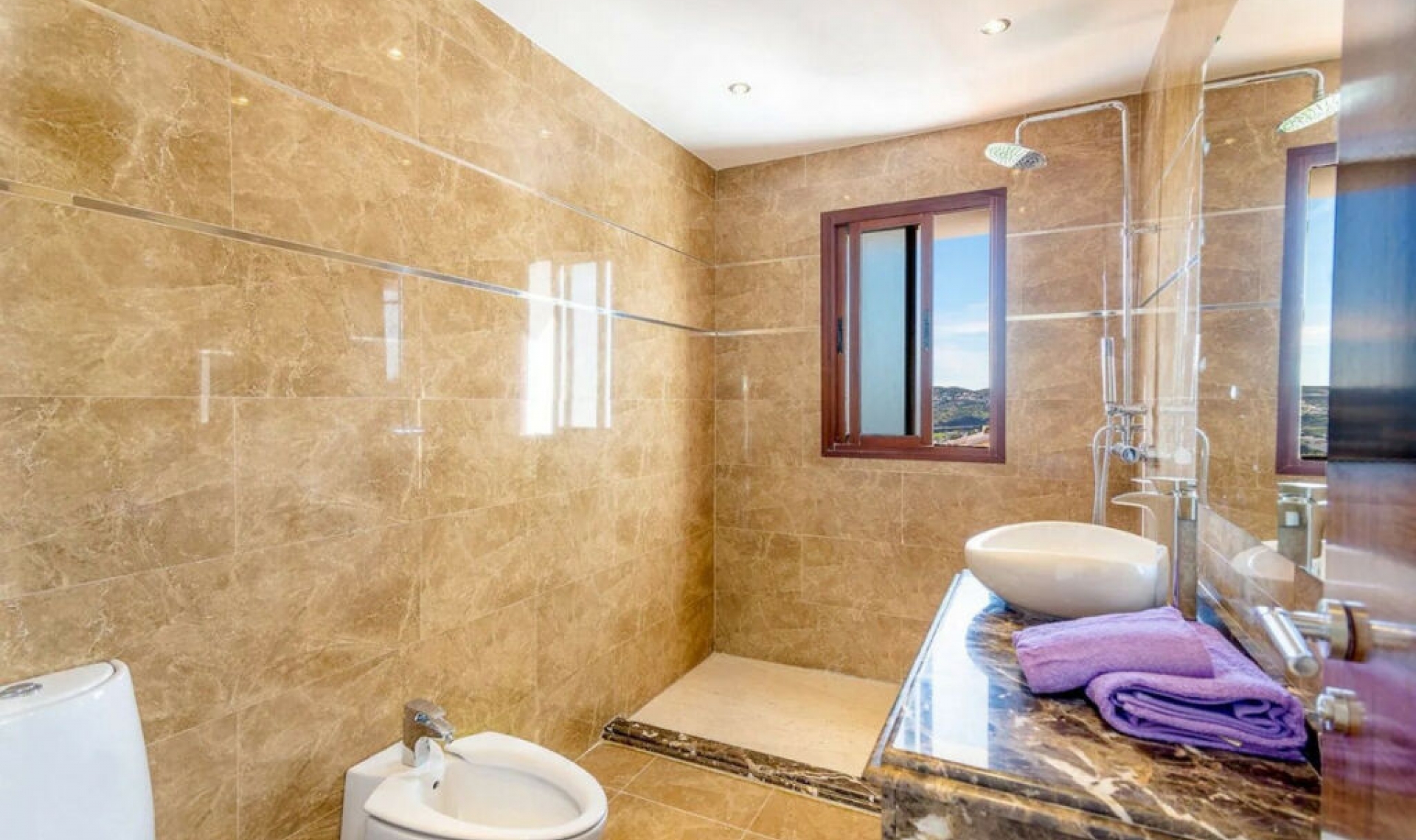 Resale - House -
Sierrezuela