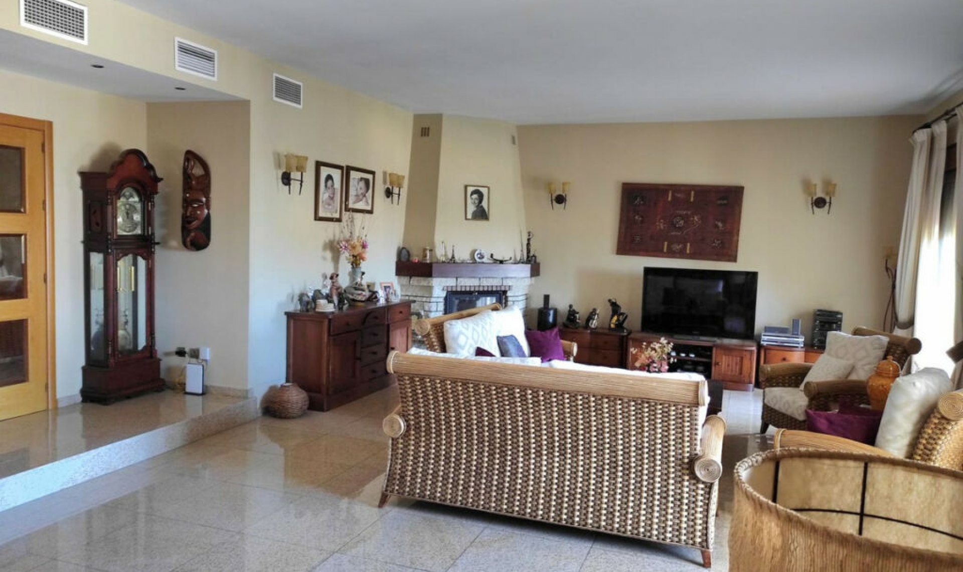 Resale - House -
Sierrezuela