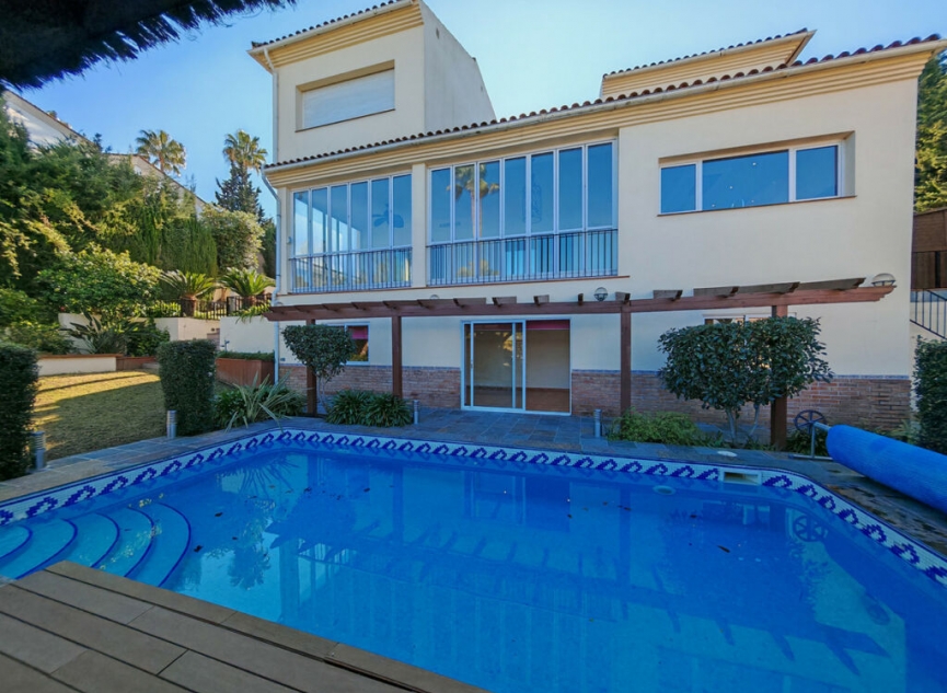 Resale - House -
Sotogrande Alto