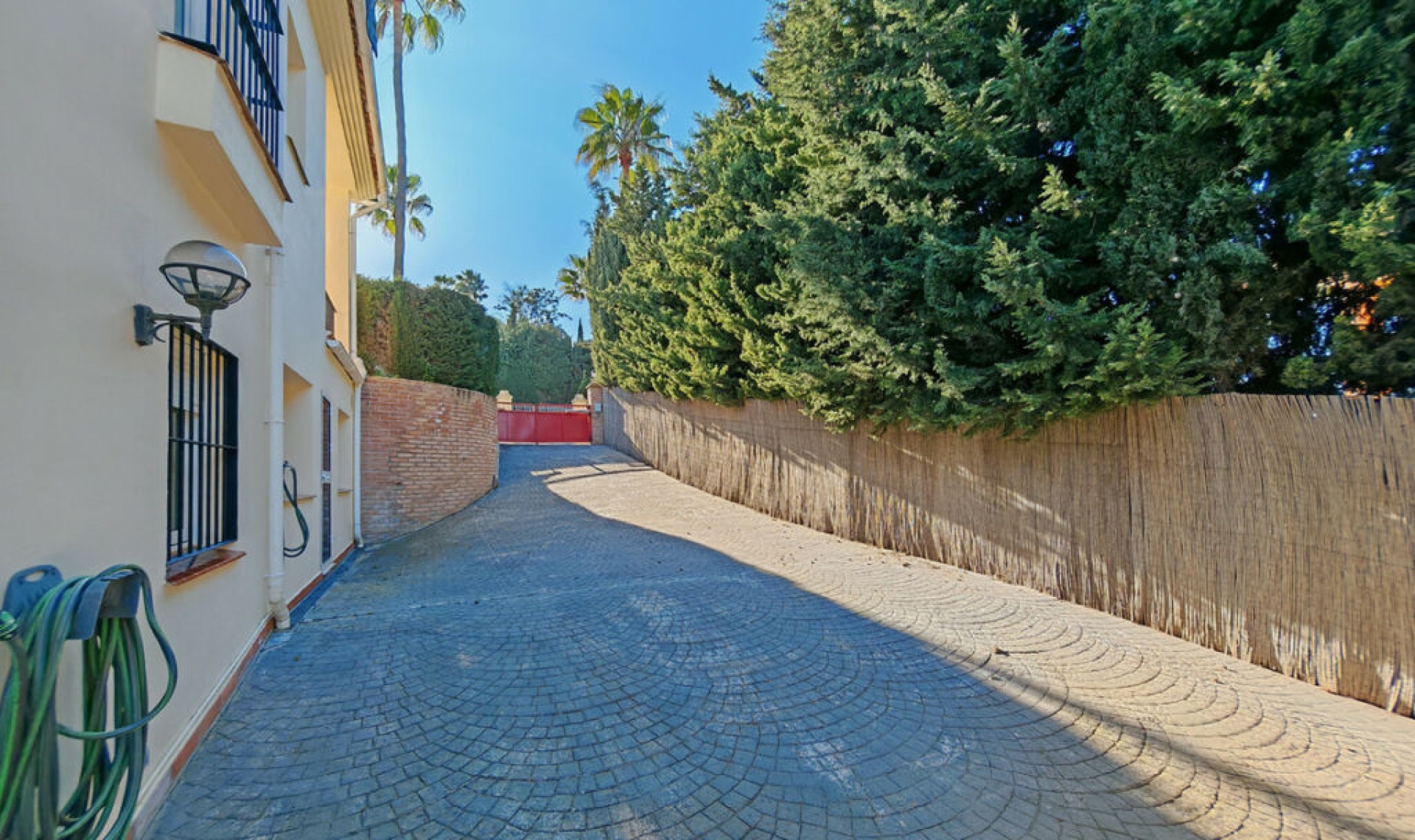 Resale - House -
Sotogrande Alto