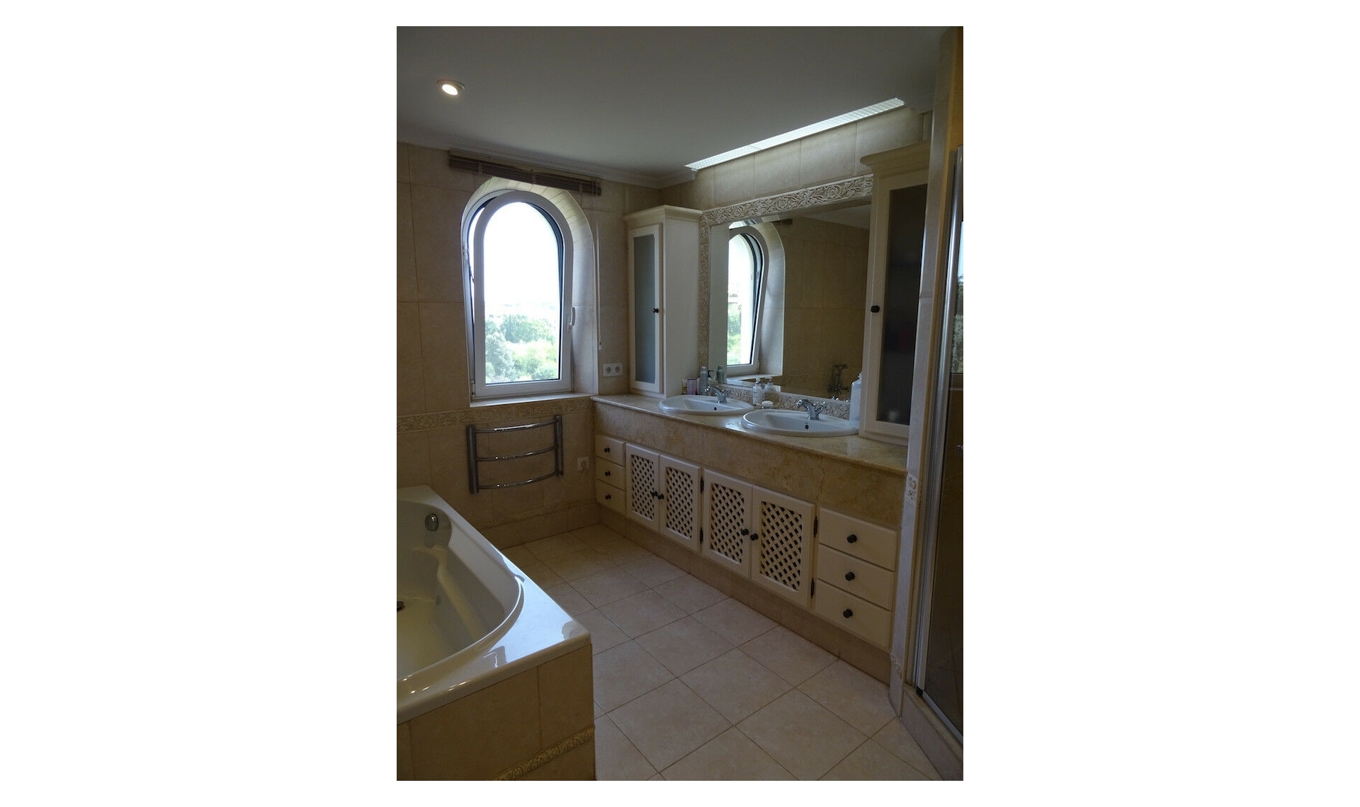 Resale - House -
Sotogrande Alto