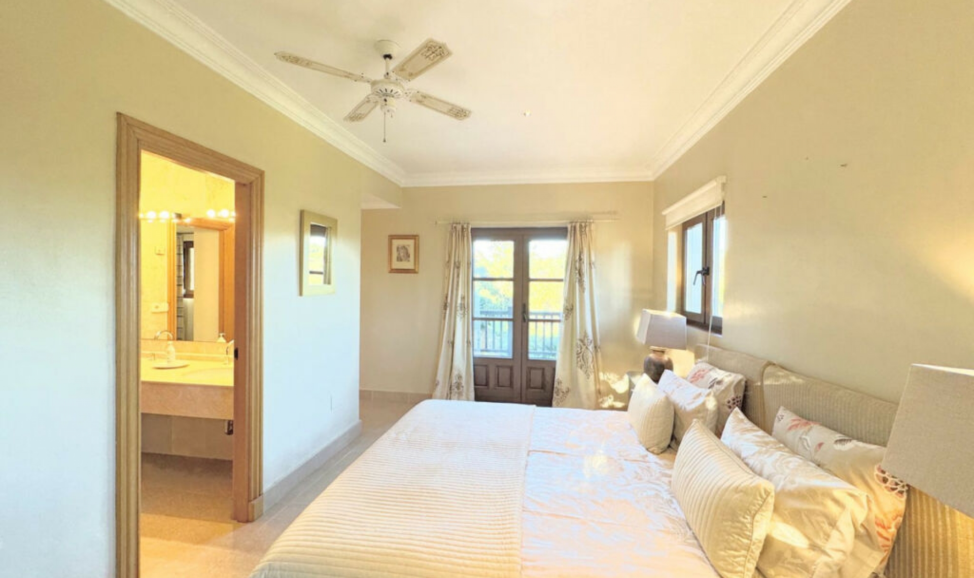 Resale - House -
Sotogrande Alto