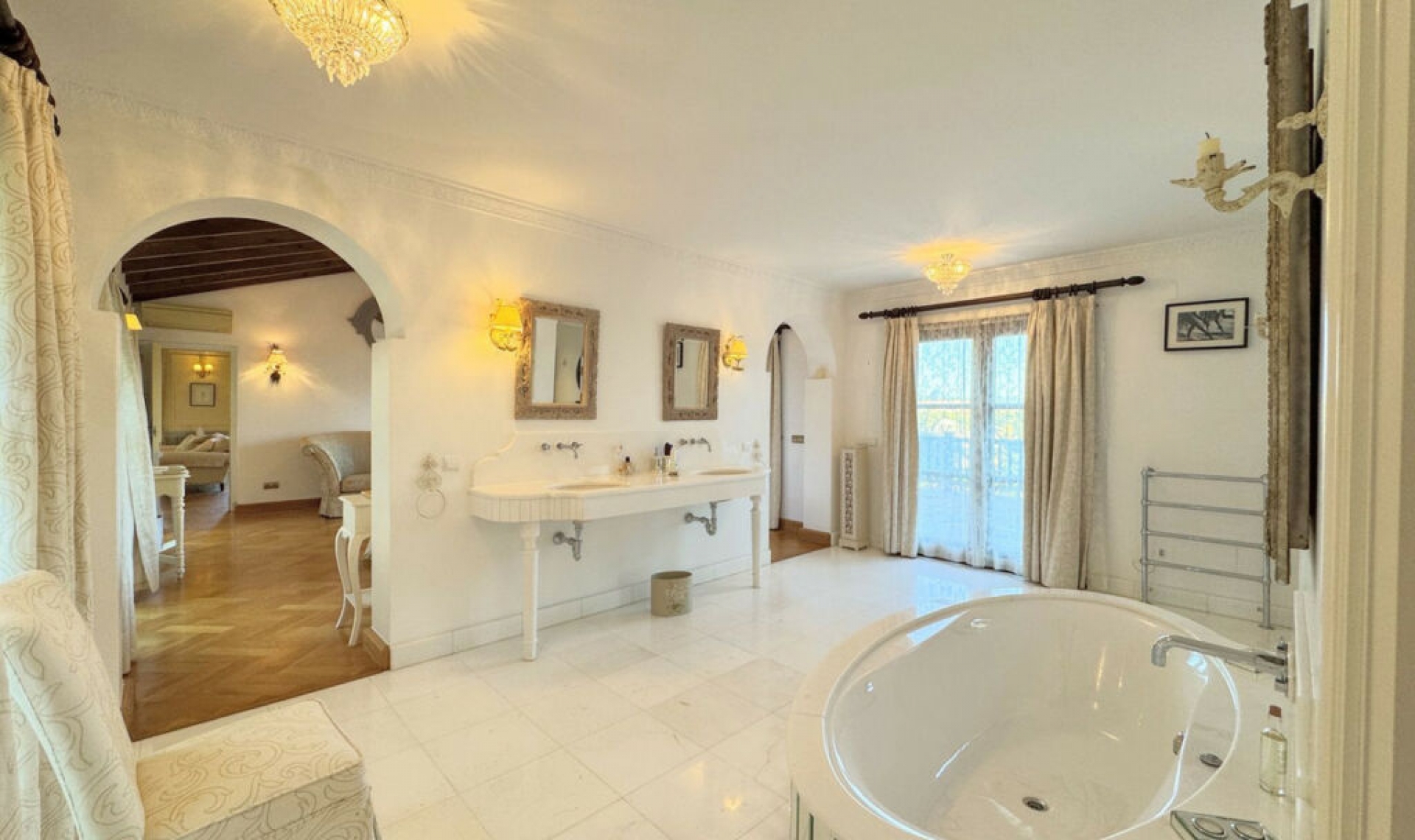 Resale - House -
Sotogrande Alto