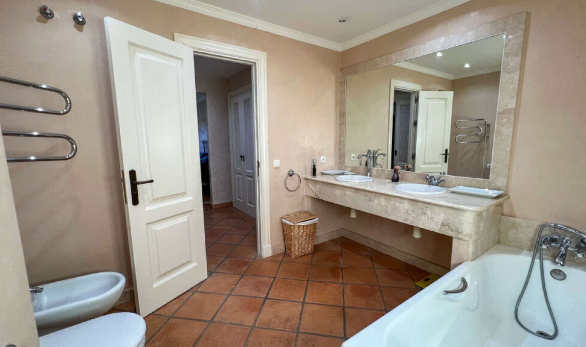 Resale - House -
Sotogrande Alto