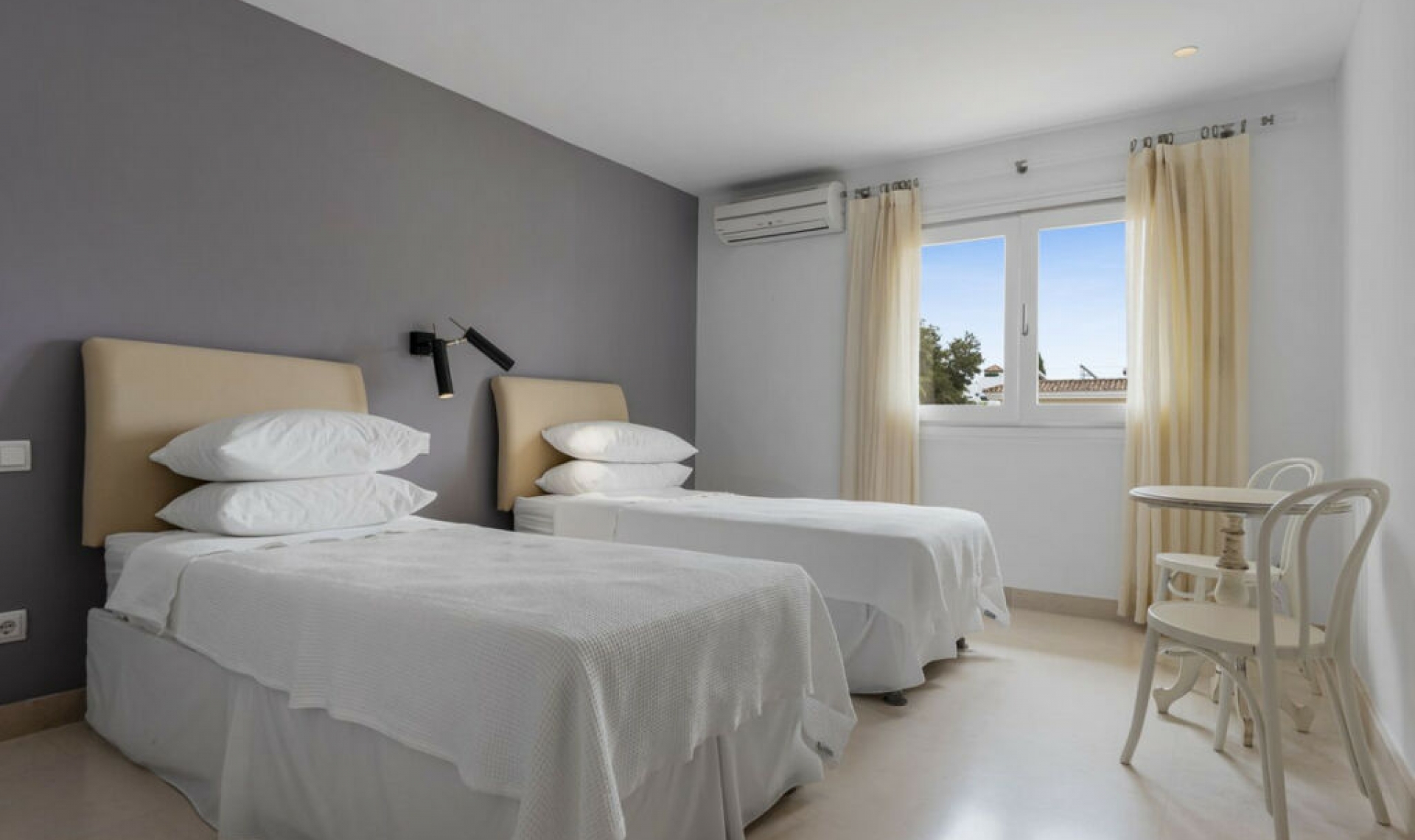 Resale - House -
Sotogrande Costa