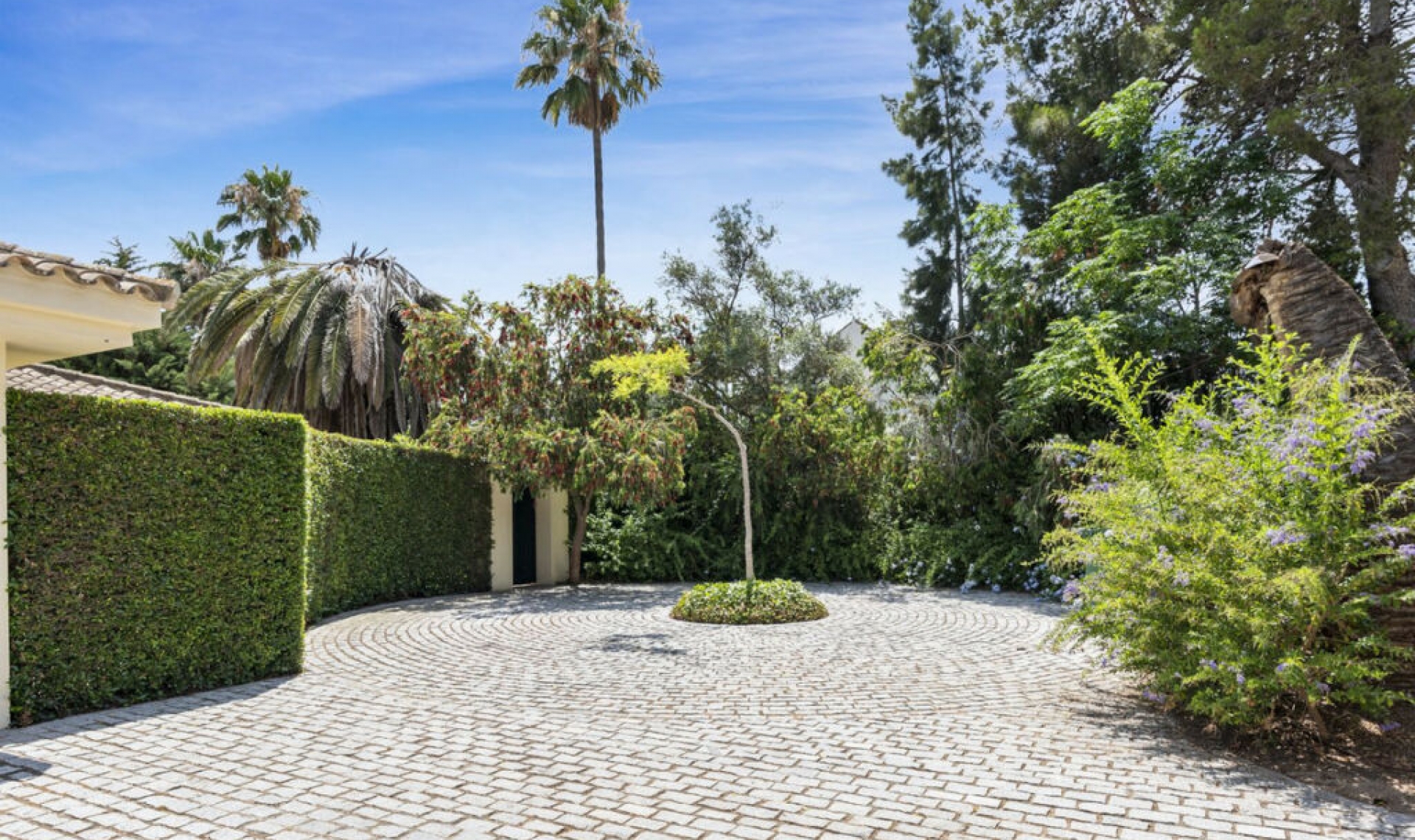 Resale - House -
Sotogrande Costa