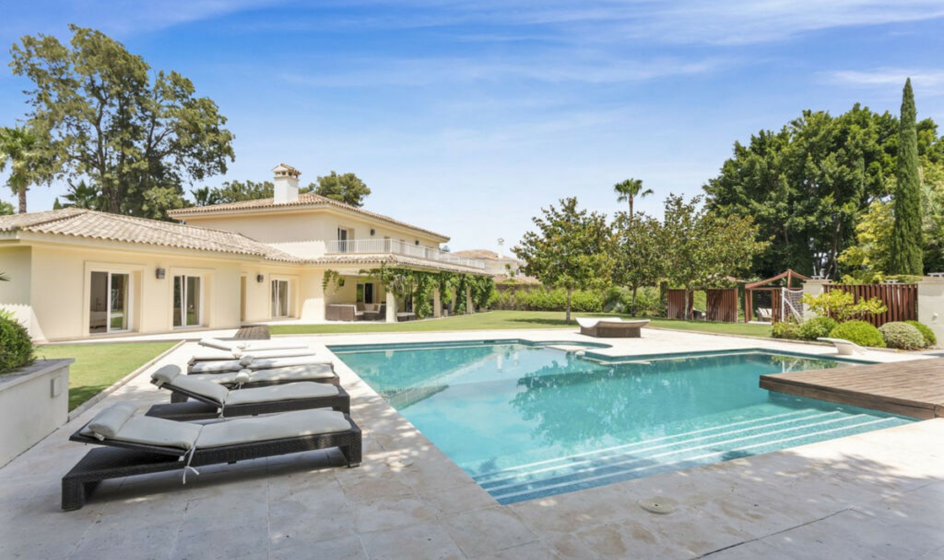 Resale - House -
Sotogrande Costa