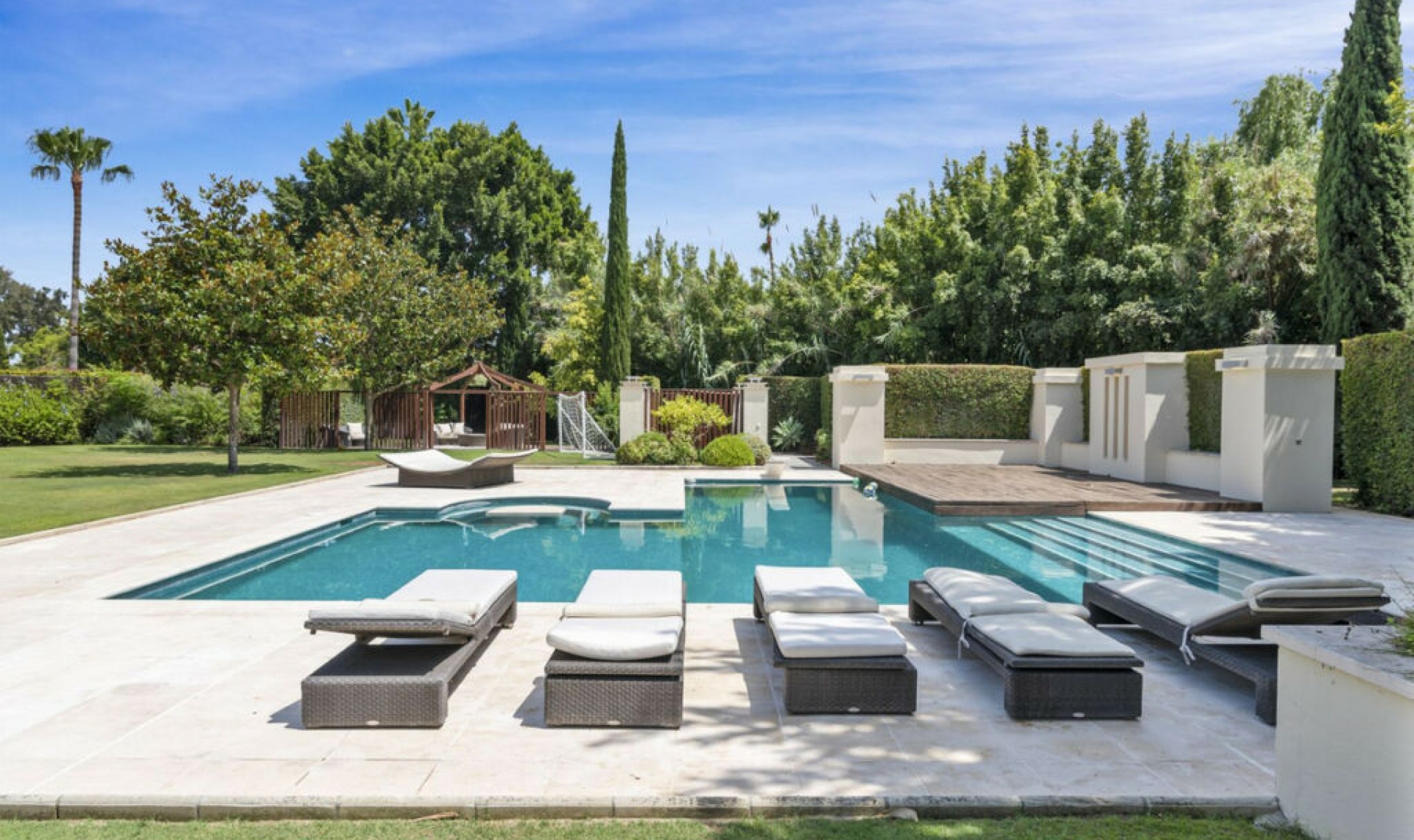 Resale - House -
Sotogrande Costa