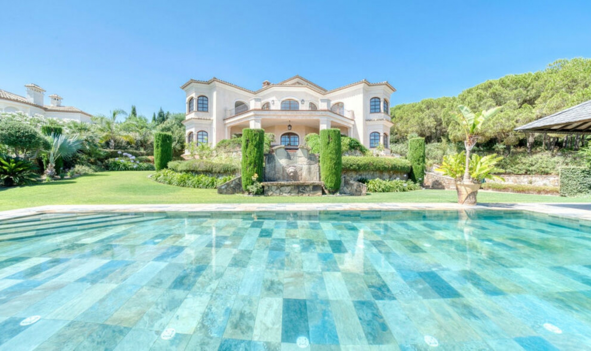 Resale - House -
Sotogrande Costa