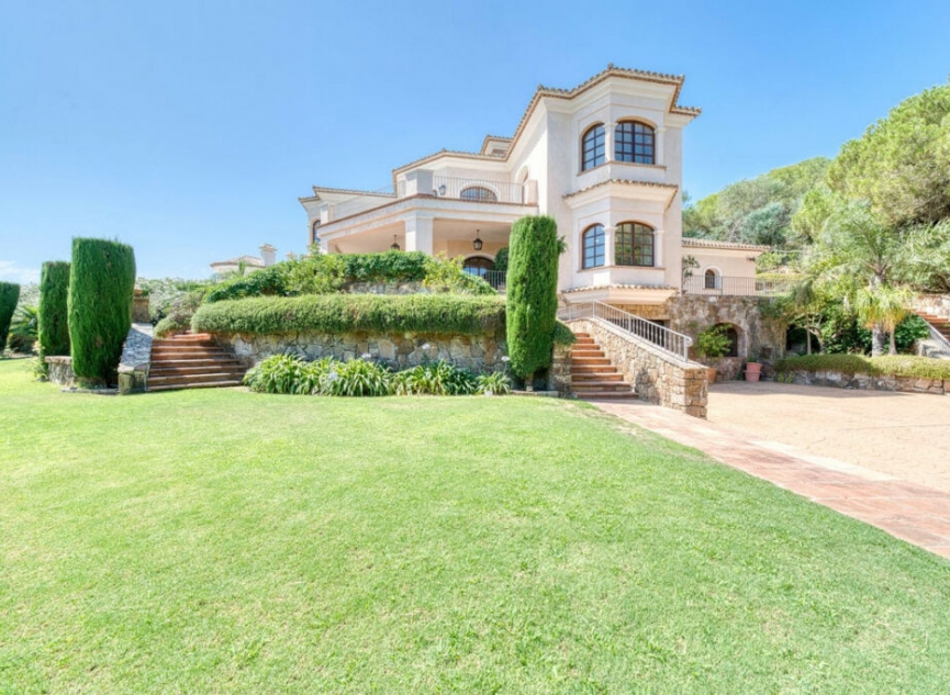 Resale - House -
Sotogrande Costa