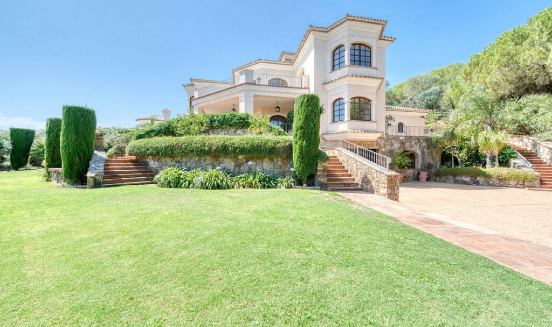 Resale - House -
Sotogrande Costa