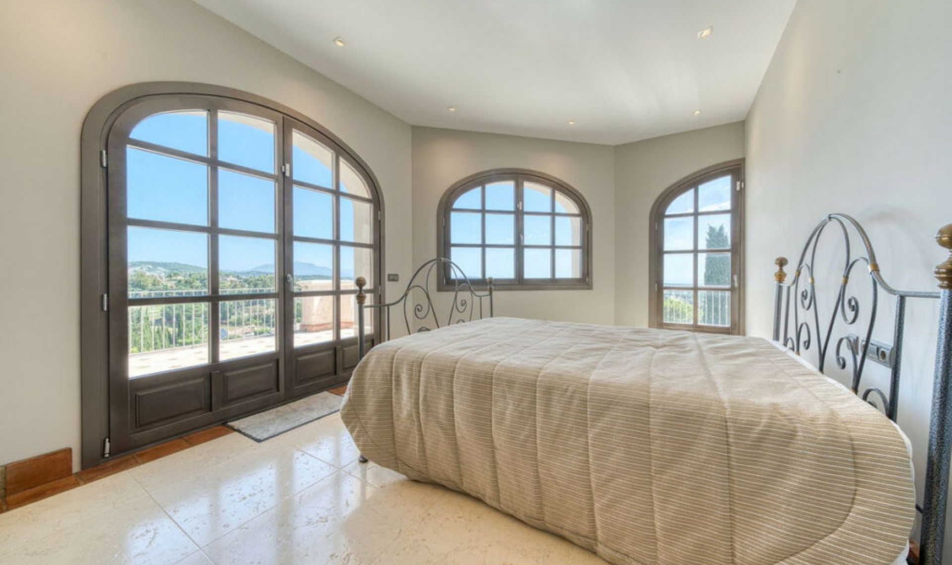 Resale - House -
Sotogrande Costa