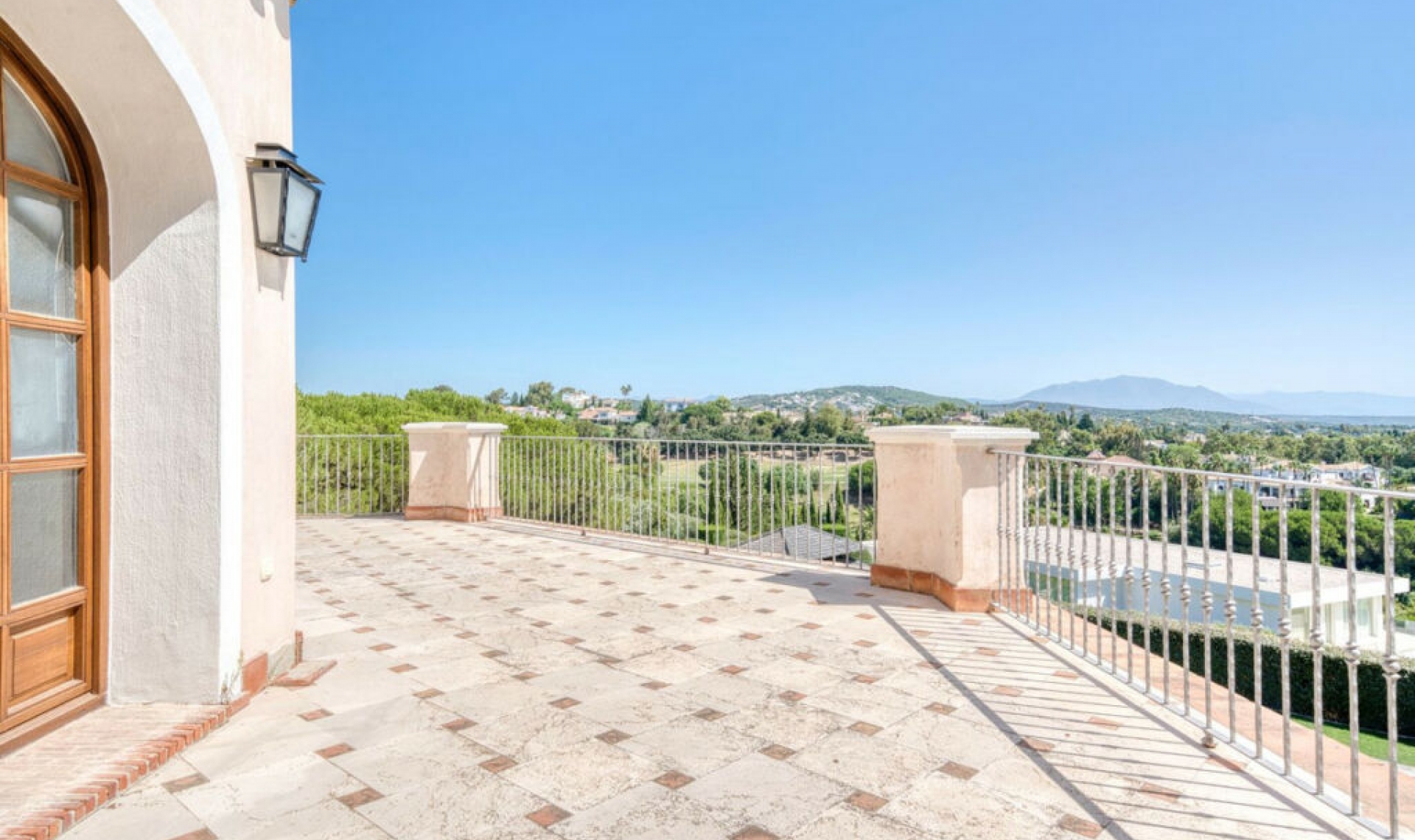 Resale - House -
Sotogrande Costa