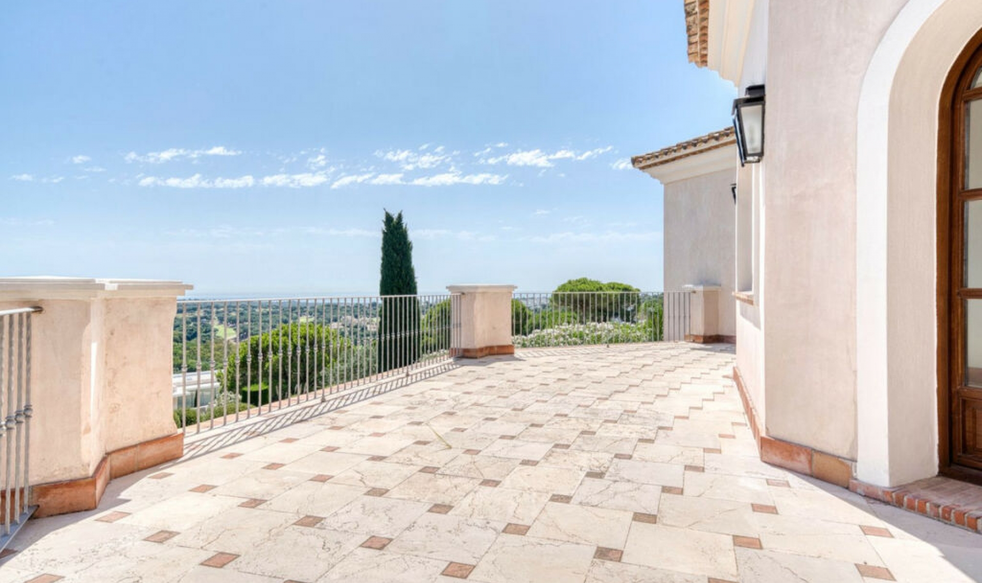 Resale - House -
Sotogrande Costa