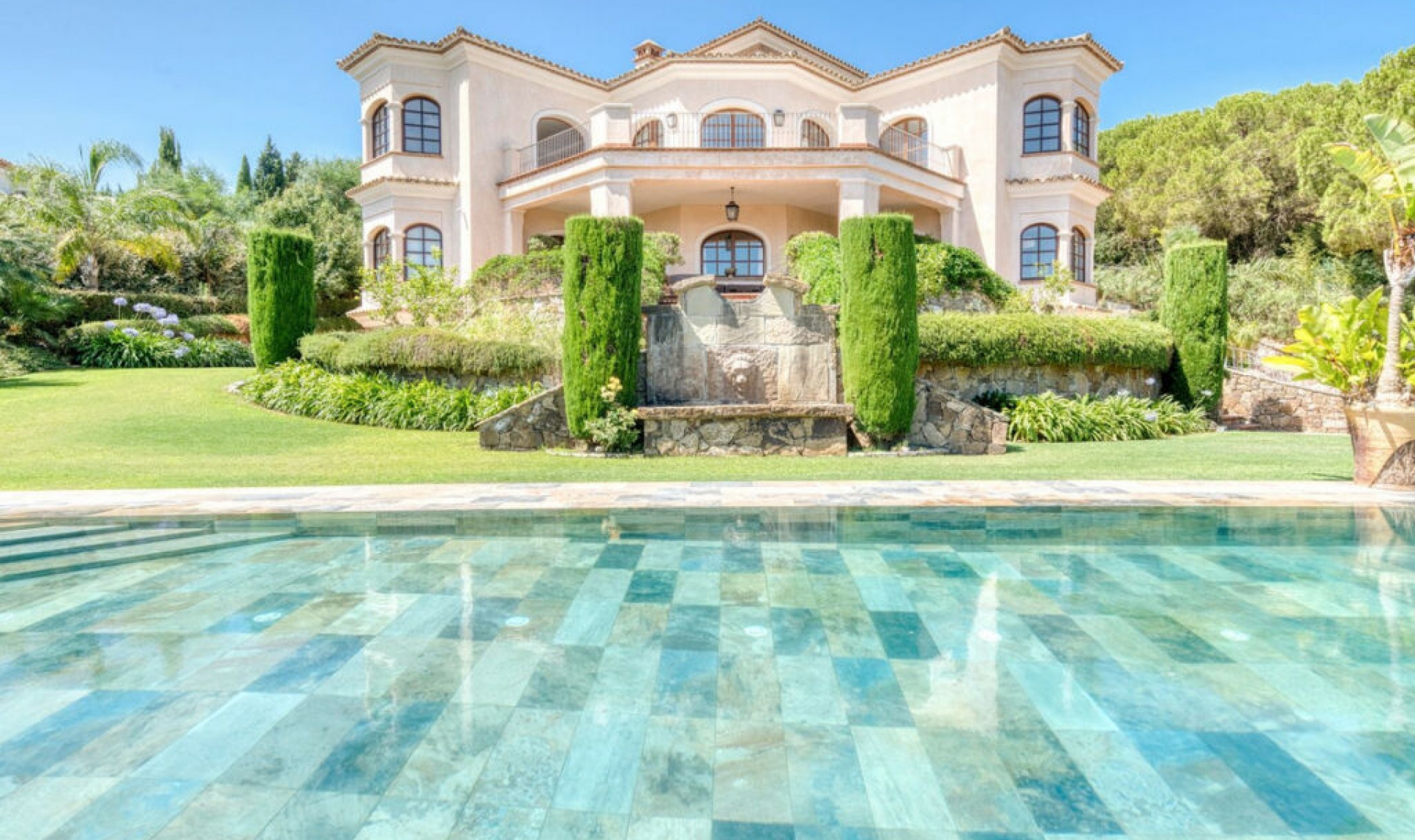 Resale - House -
Sotogrande Costa