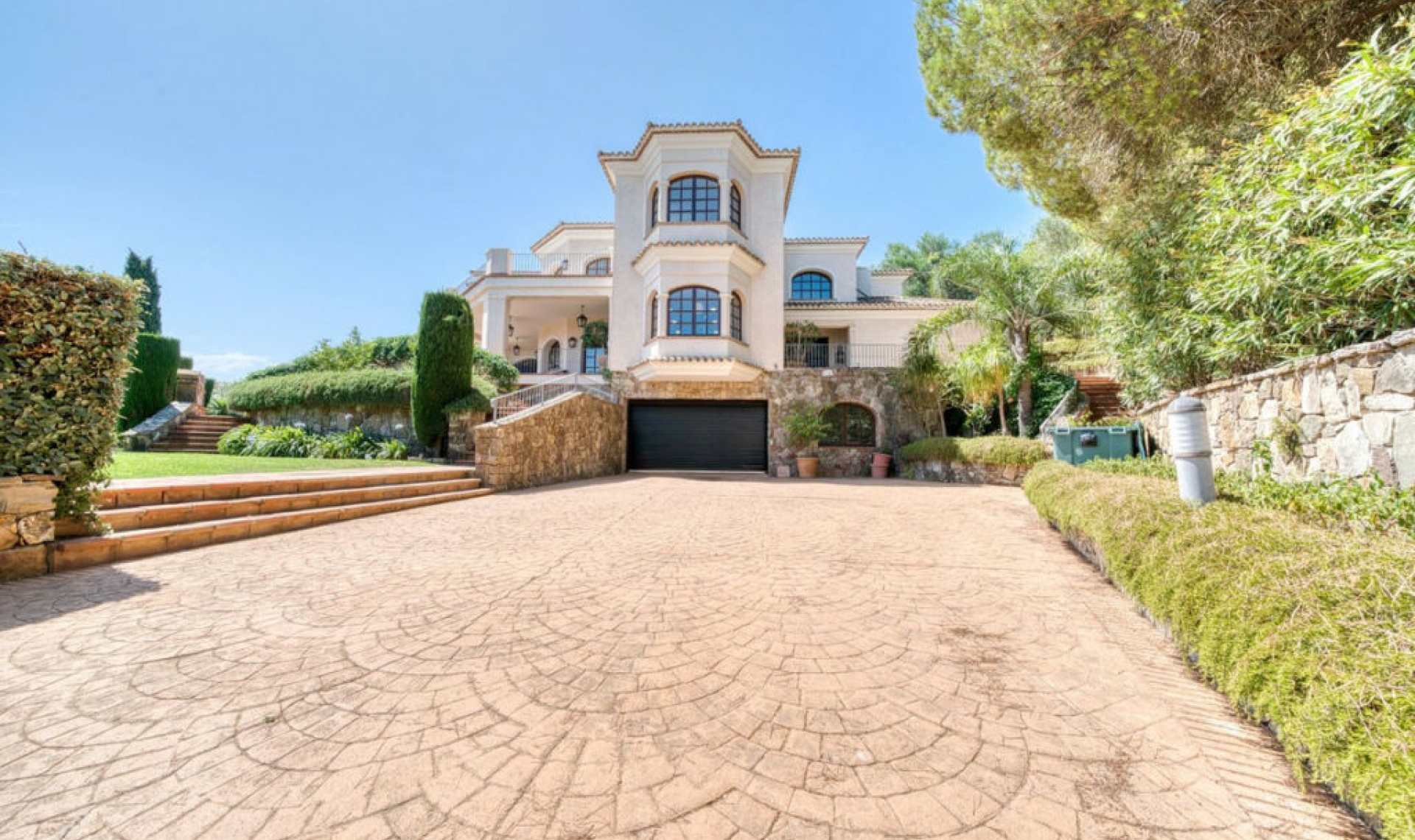 Resale - House -
Sotogrande Costa