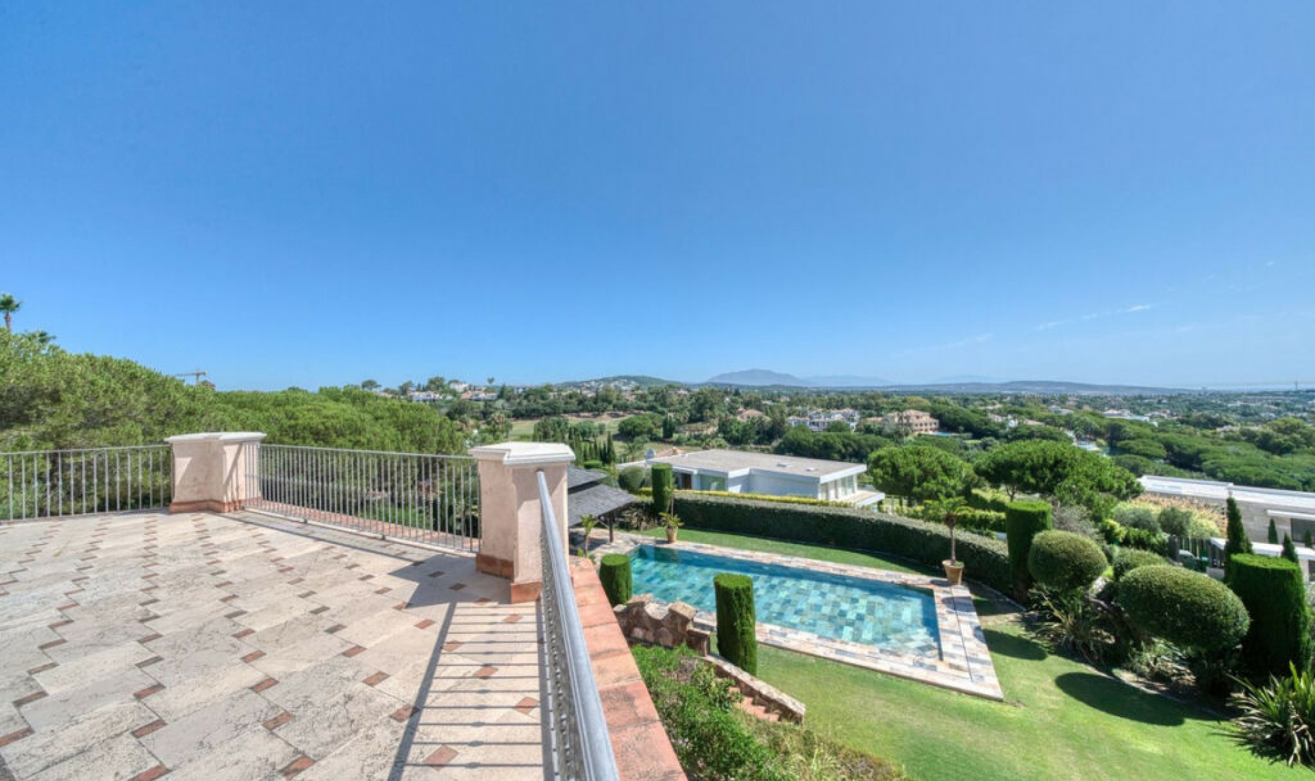 Resale - House -
Sotogrande Costa