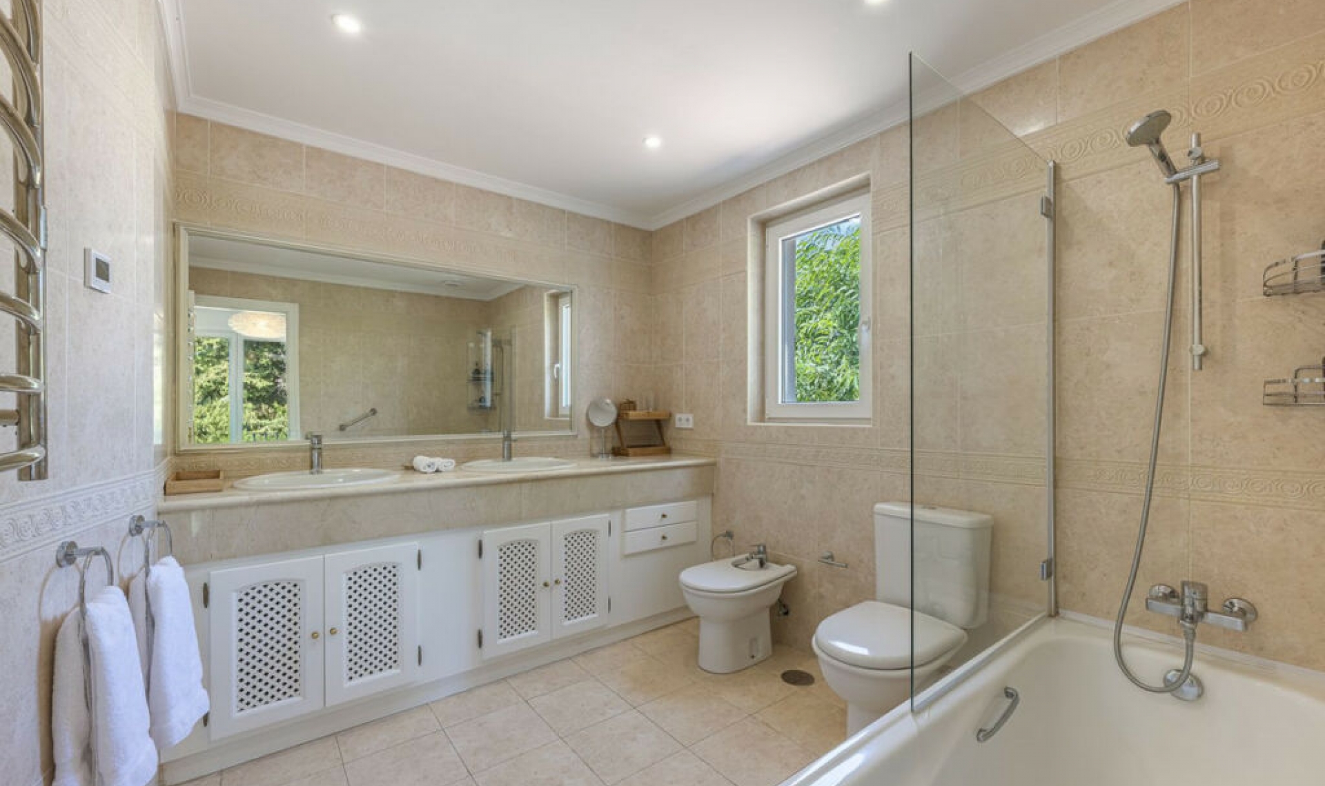 Resale - House -
Sotogrande Costa