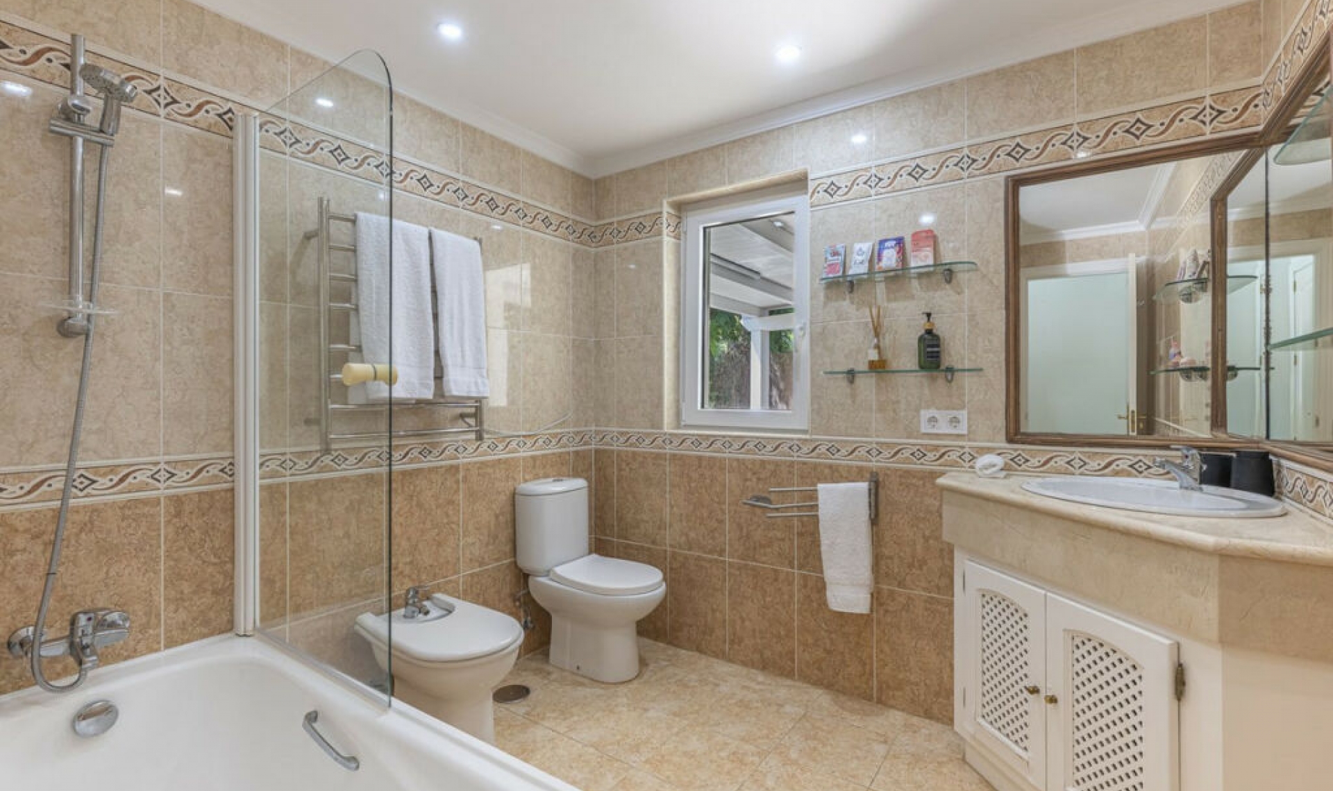 Resale - House -
Sotogrande Costa