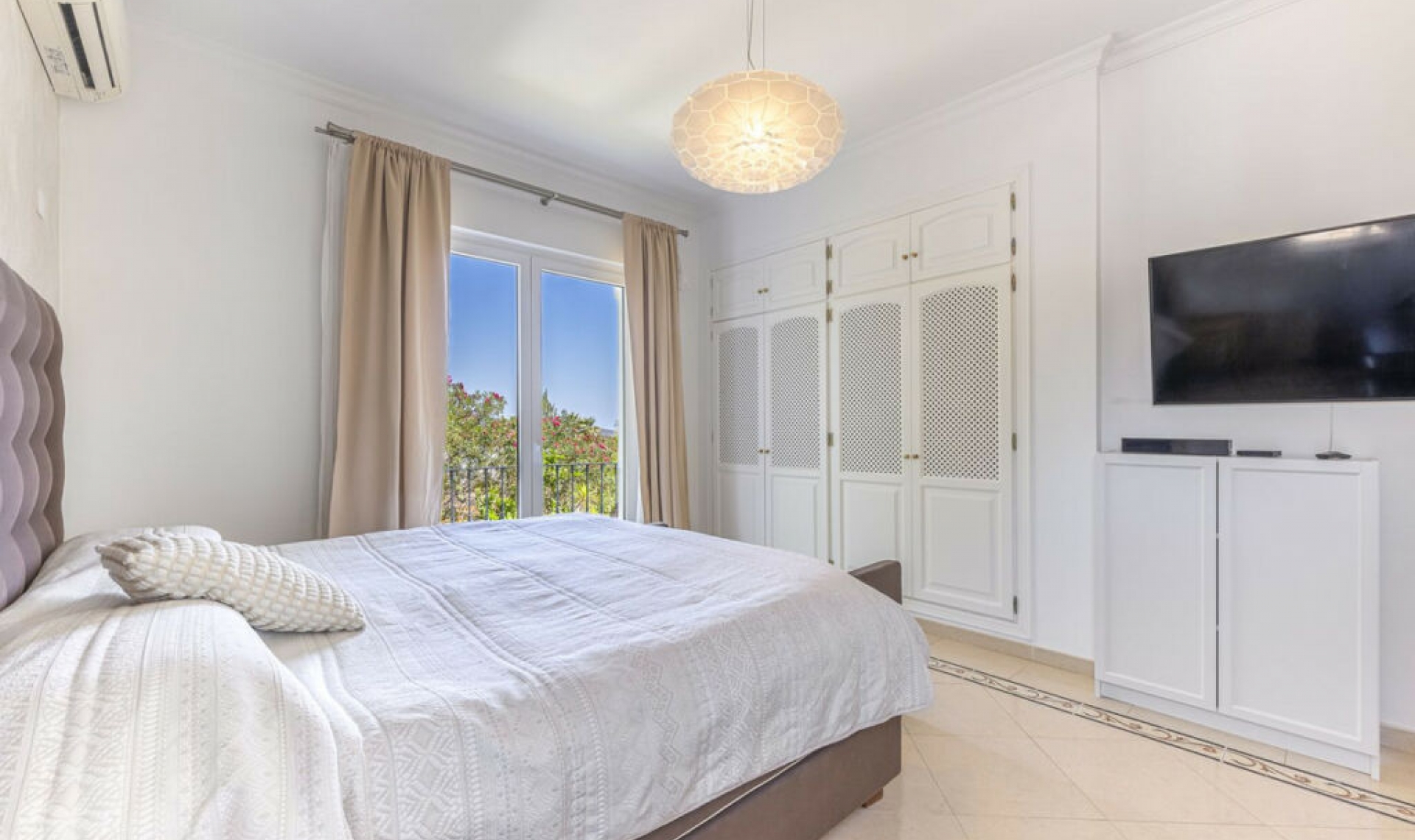 Resale - House -
Sotogrande Costa