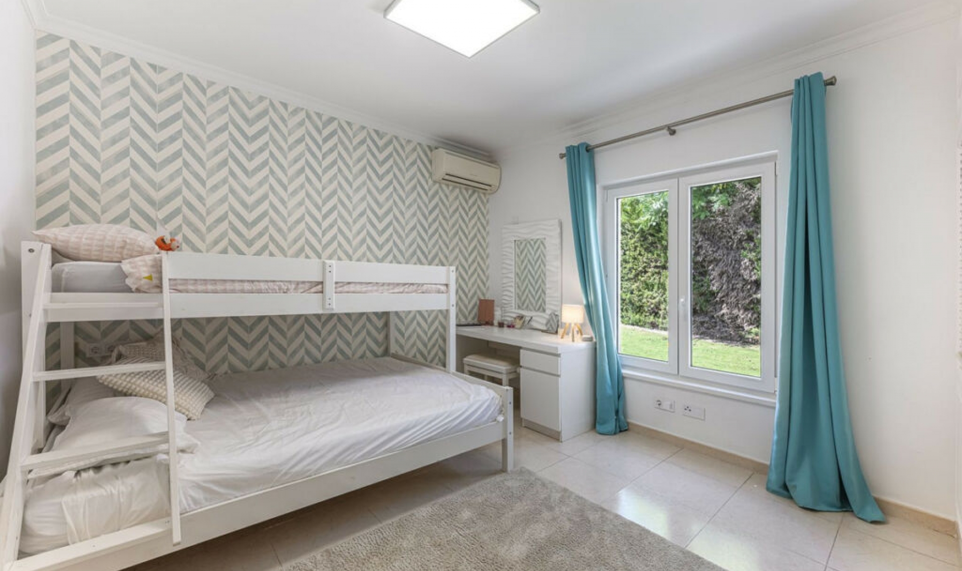 Resale - House -
Sotogrande Costa