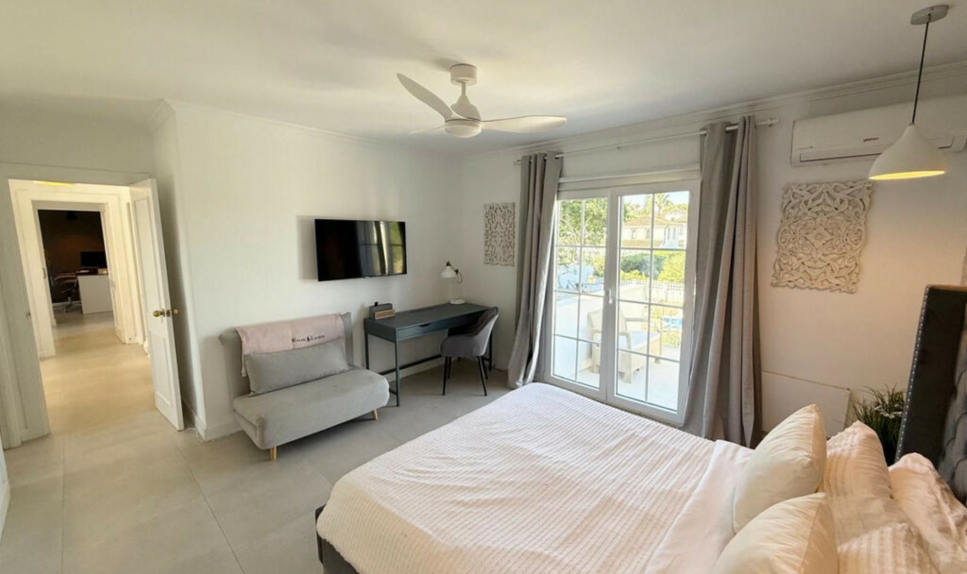 Resale - House -
Sotogrande Costa