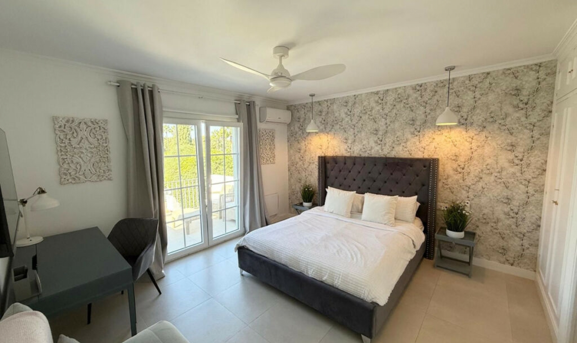 Resale - House -
Sotogrande Costa