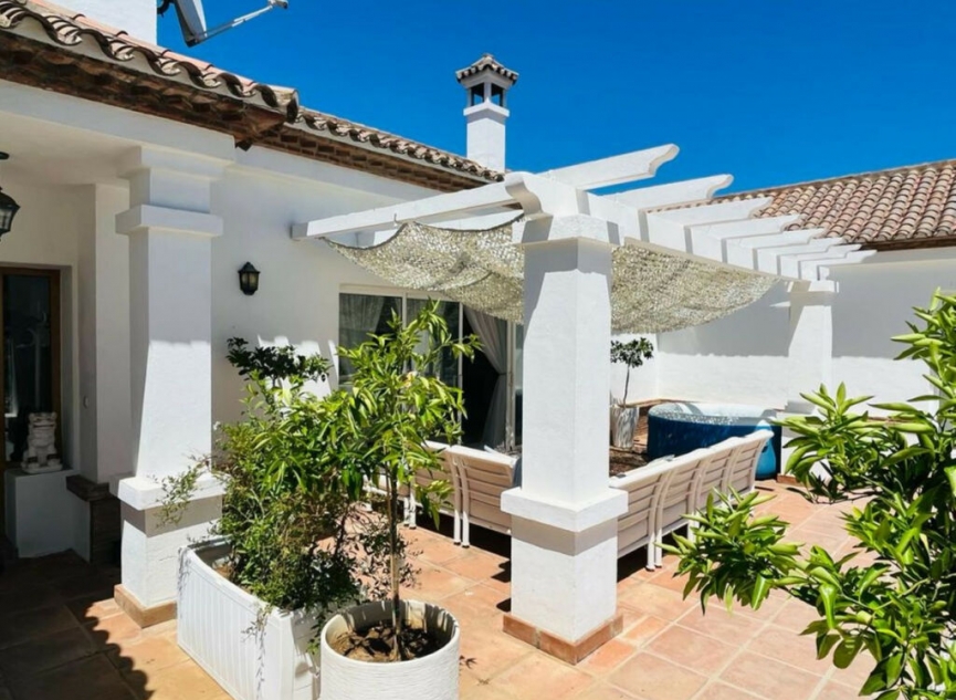 Resale - House -
Sotogrande