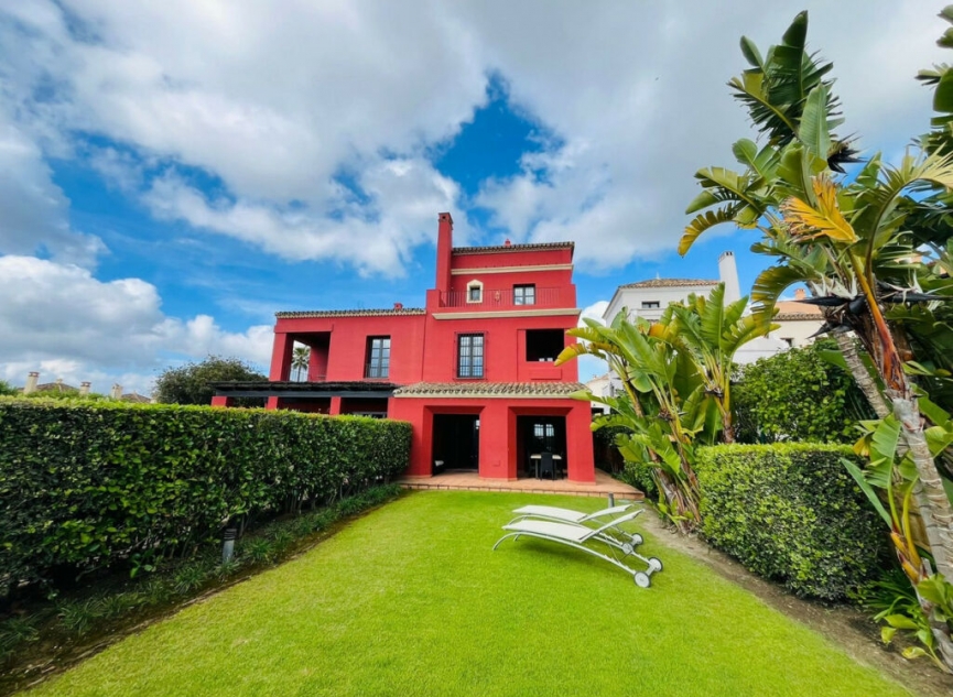 Resale - House -
Sotogrande