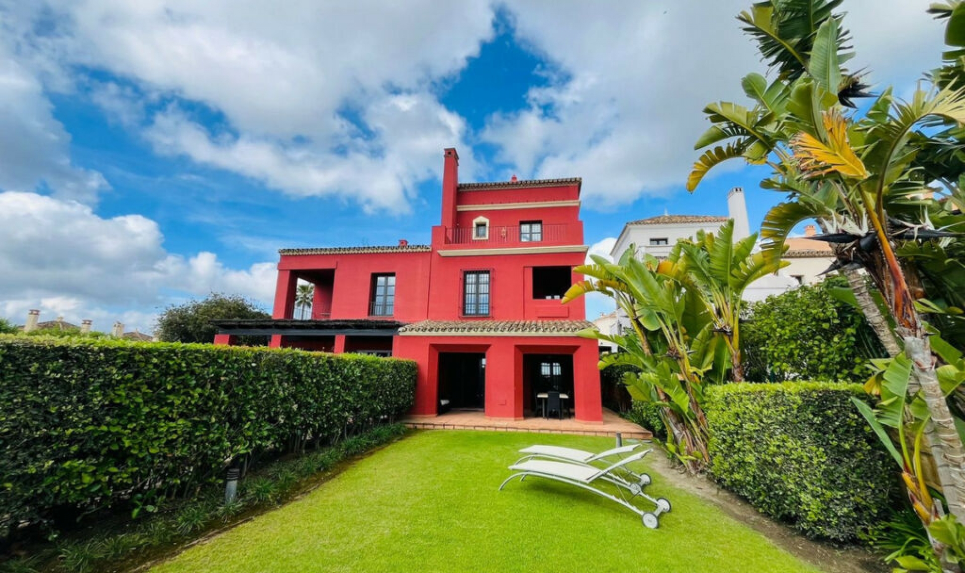 Resale - House -
Sotogrande