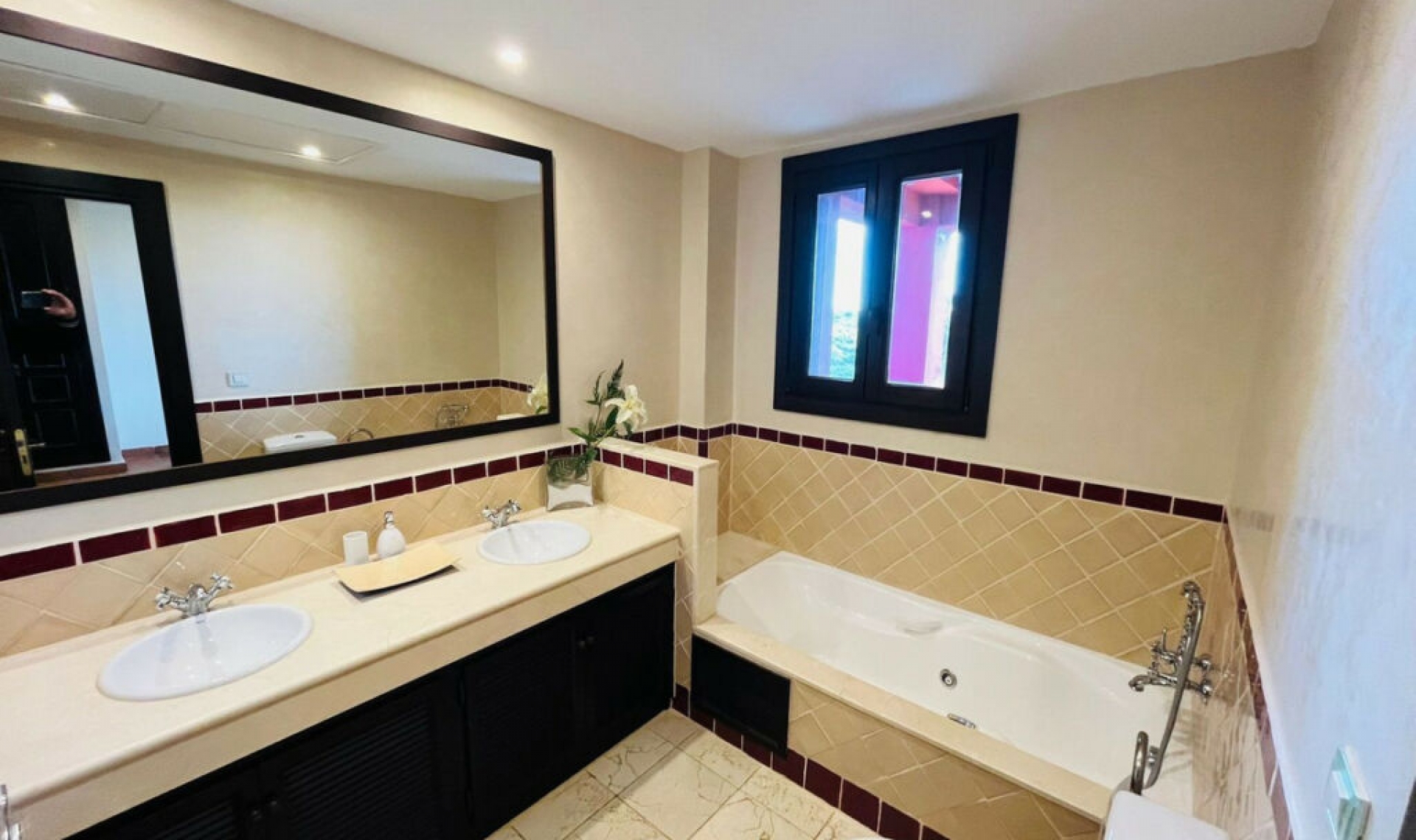 Resale - House -
Sotogrande