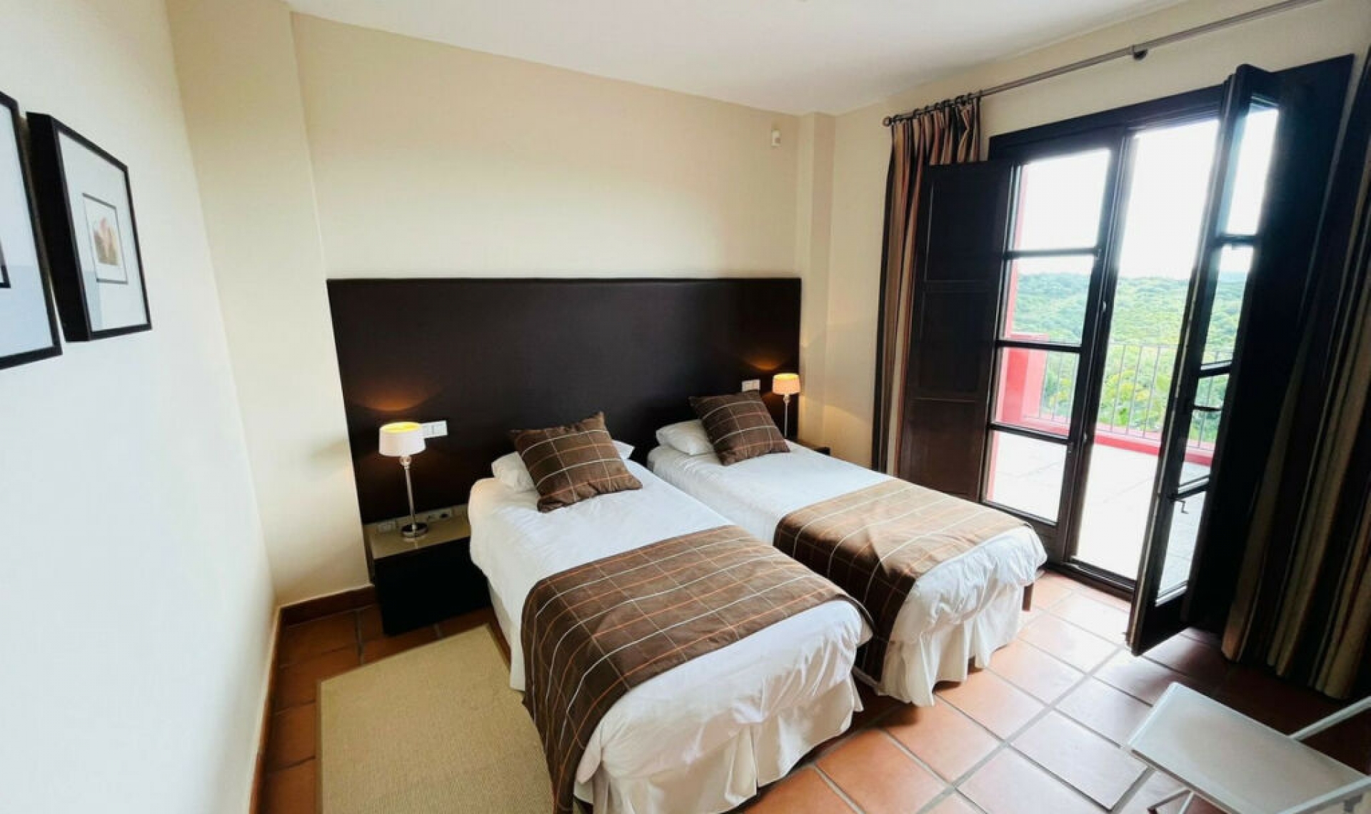 Resale - House -
Sotogrande