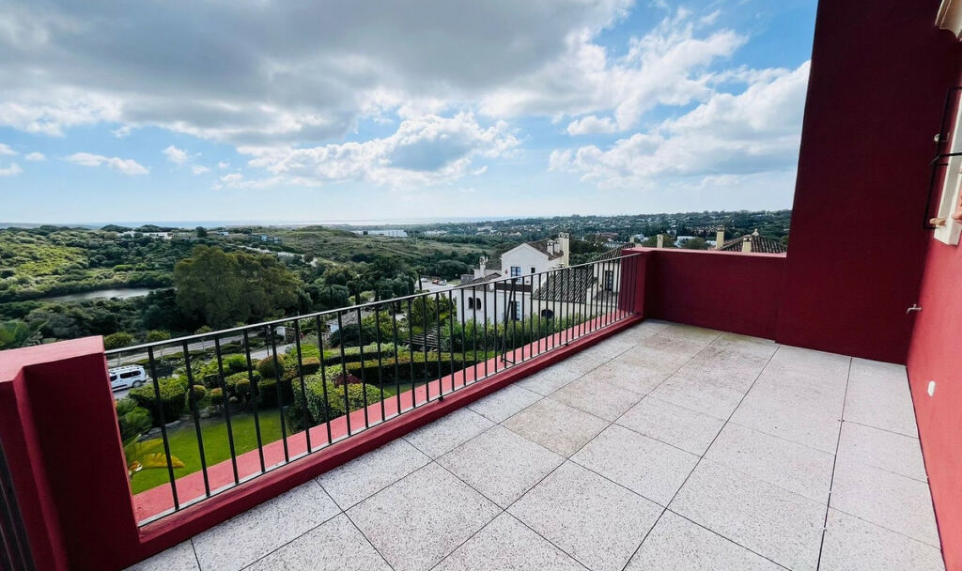 Resale - House -
Sotogrande