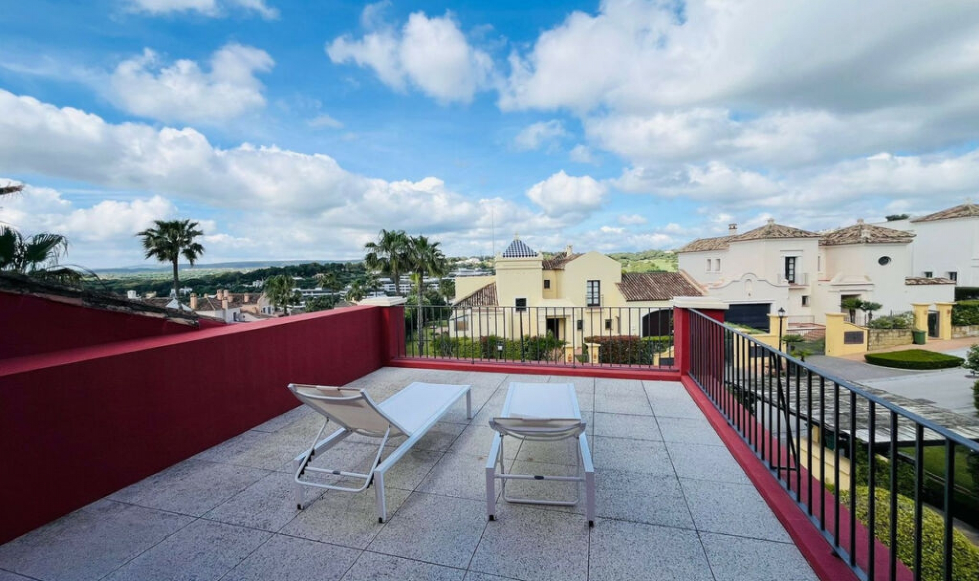 Resale - House -
Sotogrande